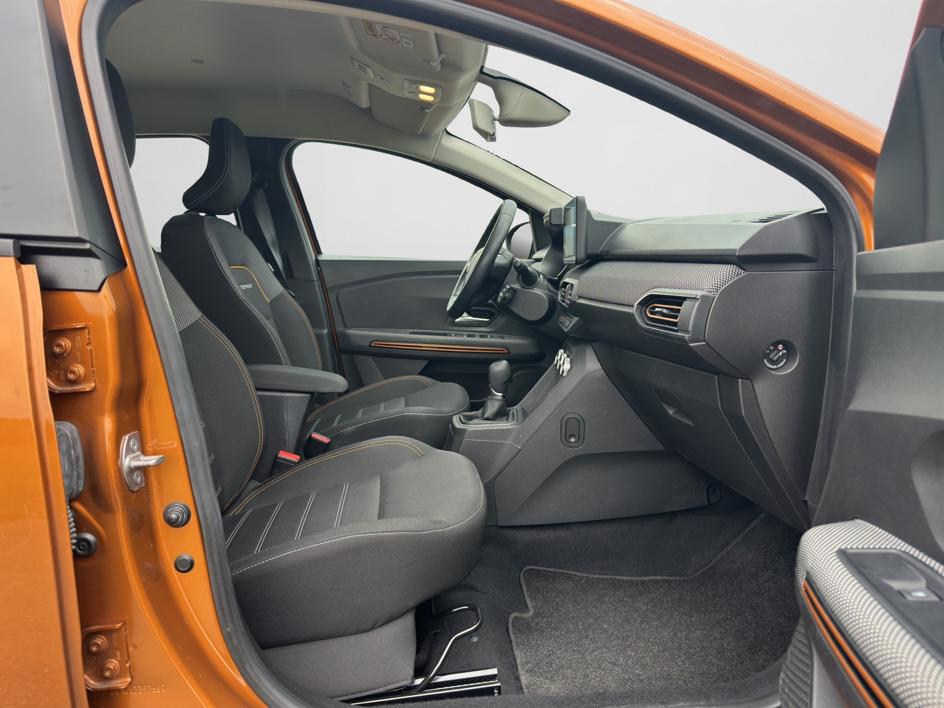 DACIA Sandero Stepway TCe 90 Comfort CVT-image-13