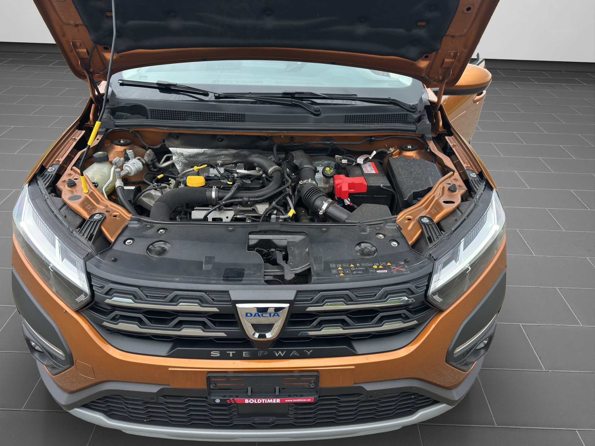 DACIA Sandero Stepway TCe 90 Comfort CVT-image-15