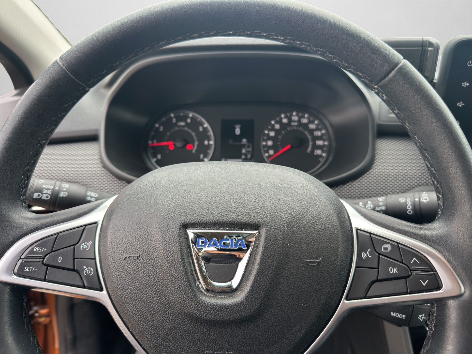 DACIA Sandero Stepway TCe 90 Comfort CVT-image-10