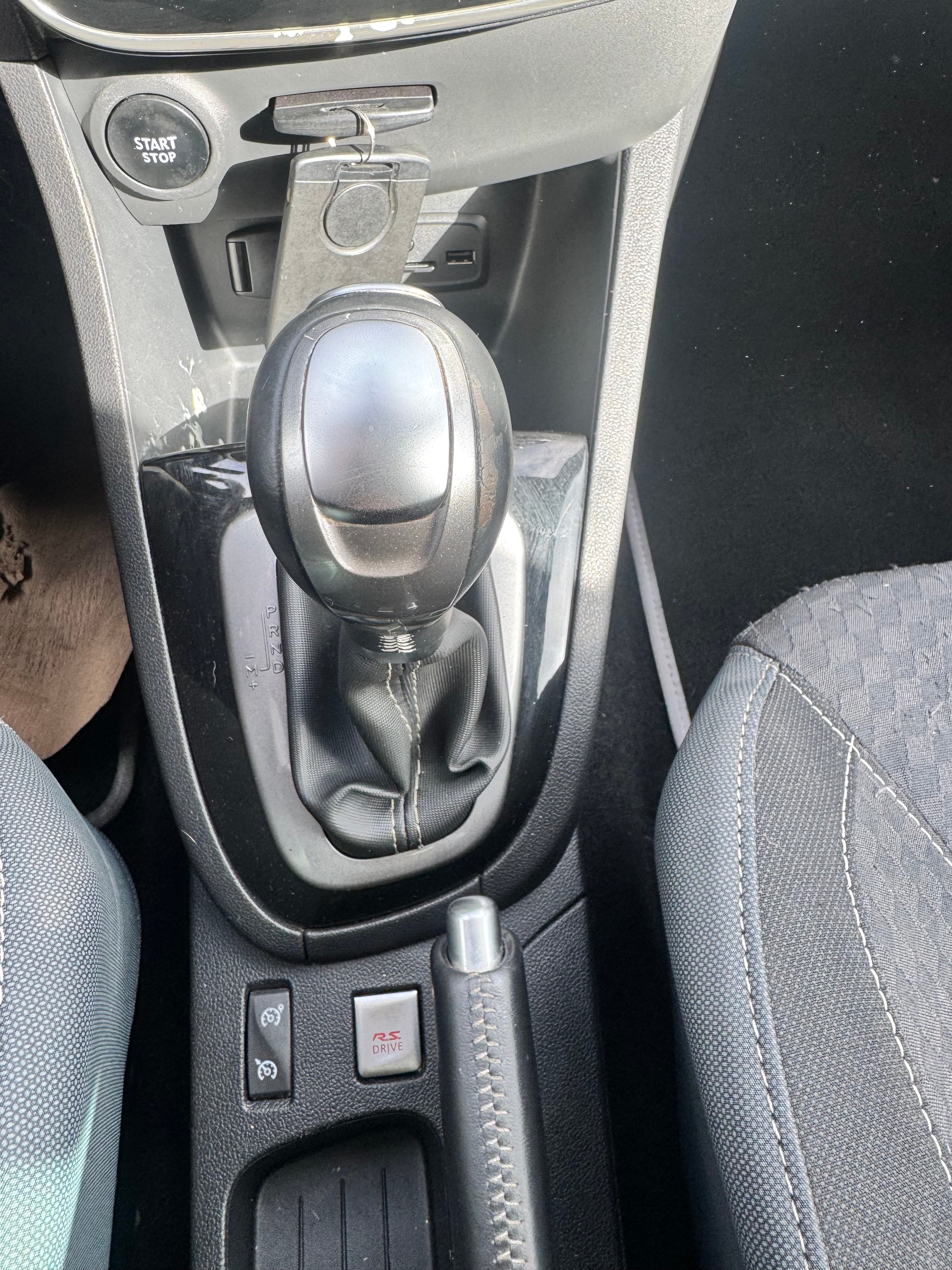 RENAULT Clio 1.2 16V T Limited GT-image-7