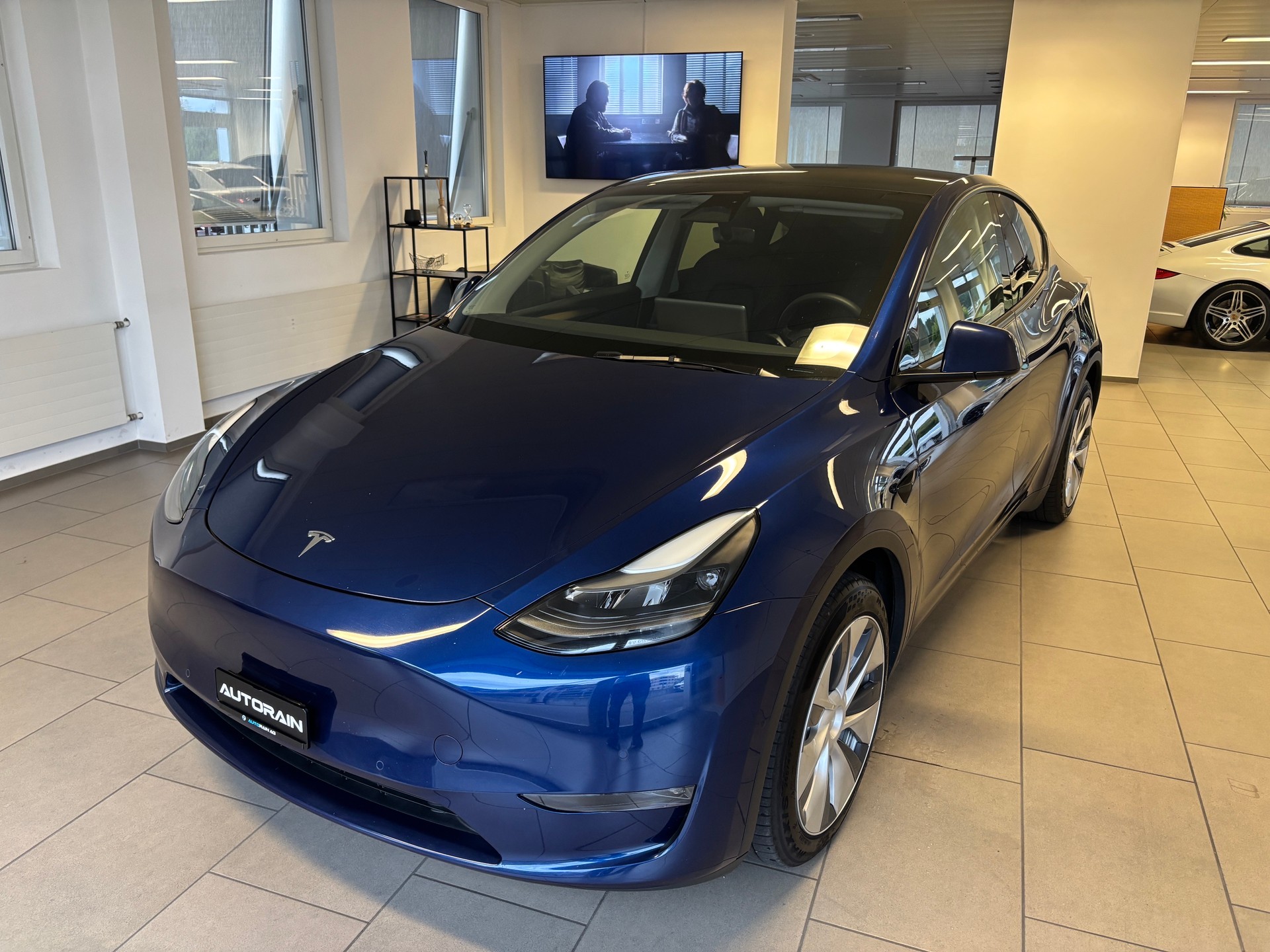 TESLA Model Y Long Range-image-0