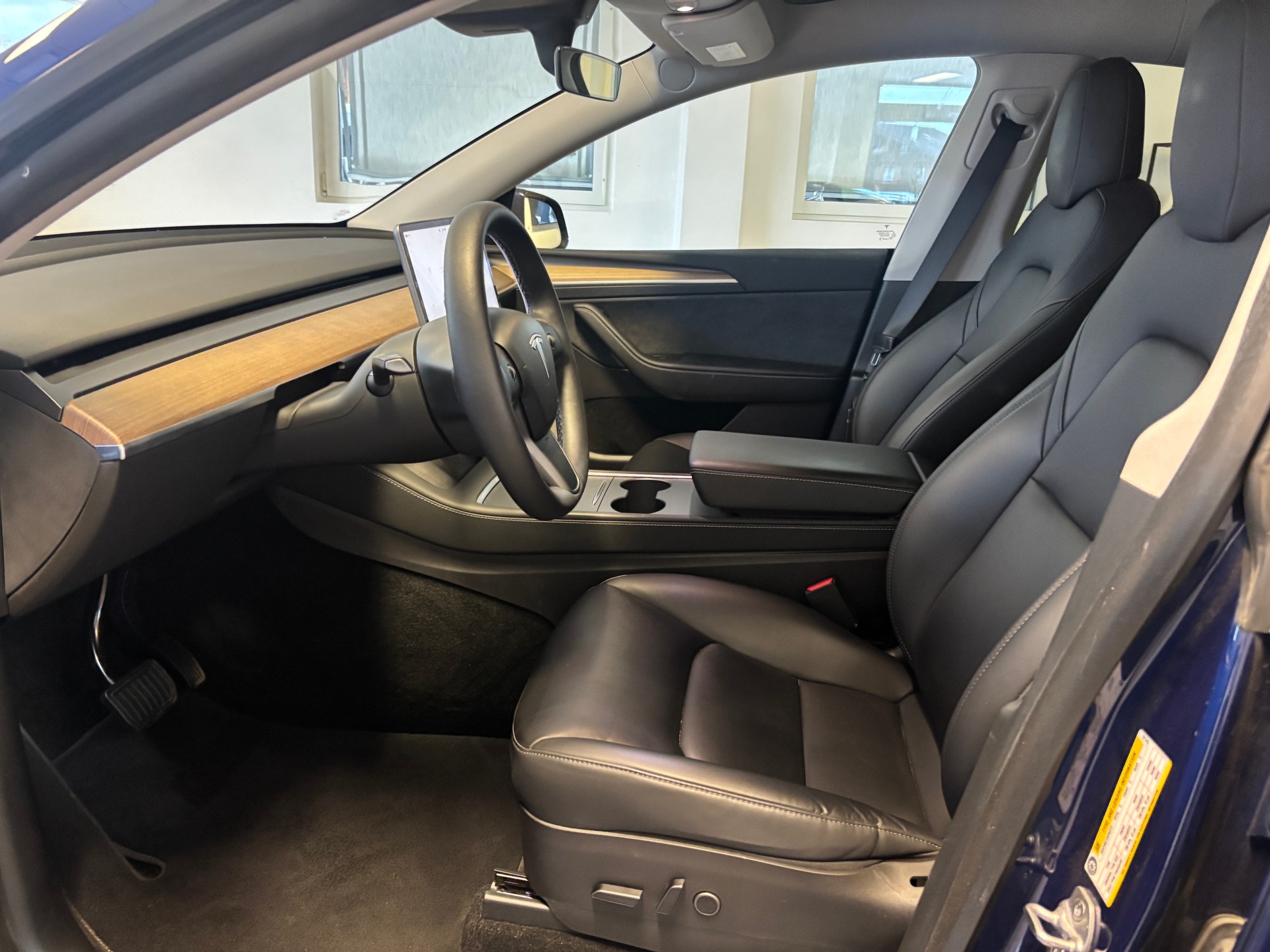 TESLA Model Y Long Range-image-5