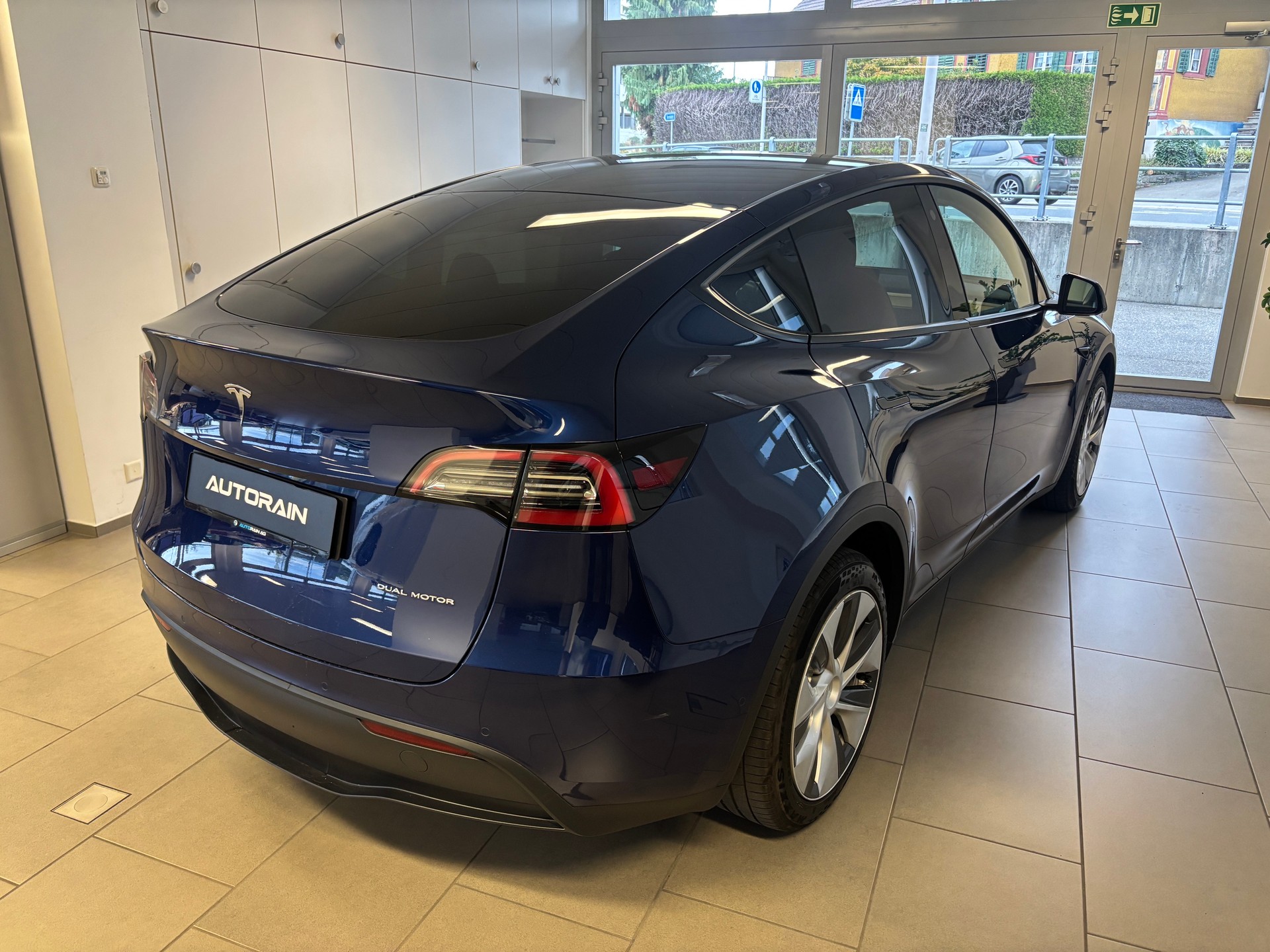 TESLA Model Y Long Range-image-2