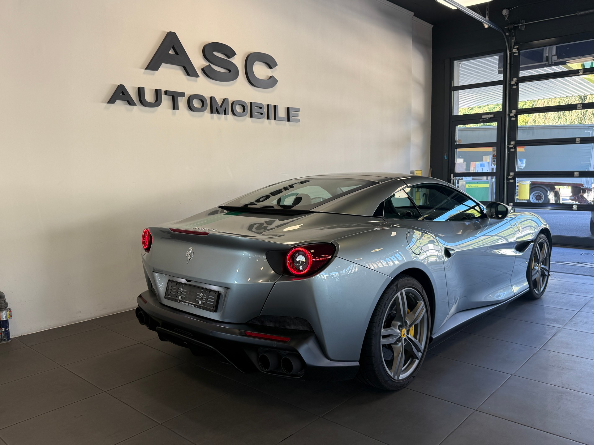 FERRARI Portofino 3.9 V8 T-showroom-element-2