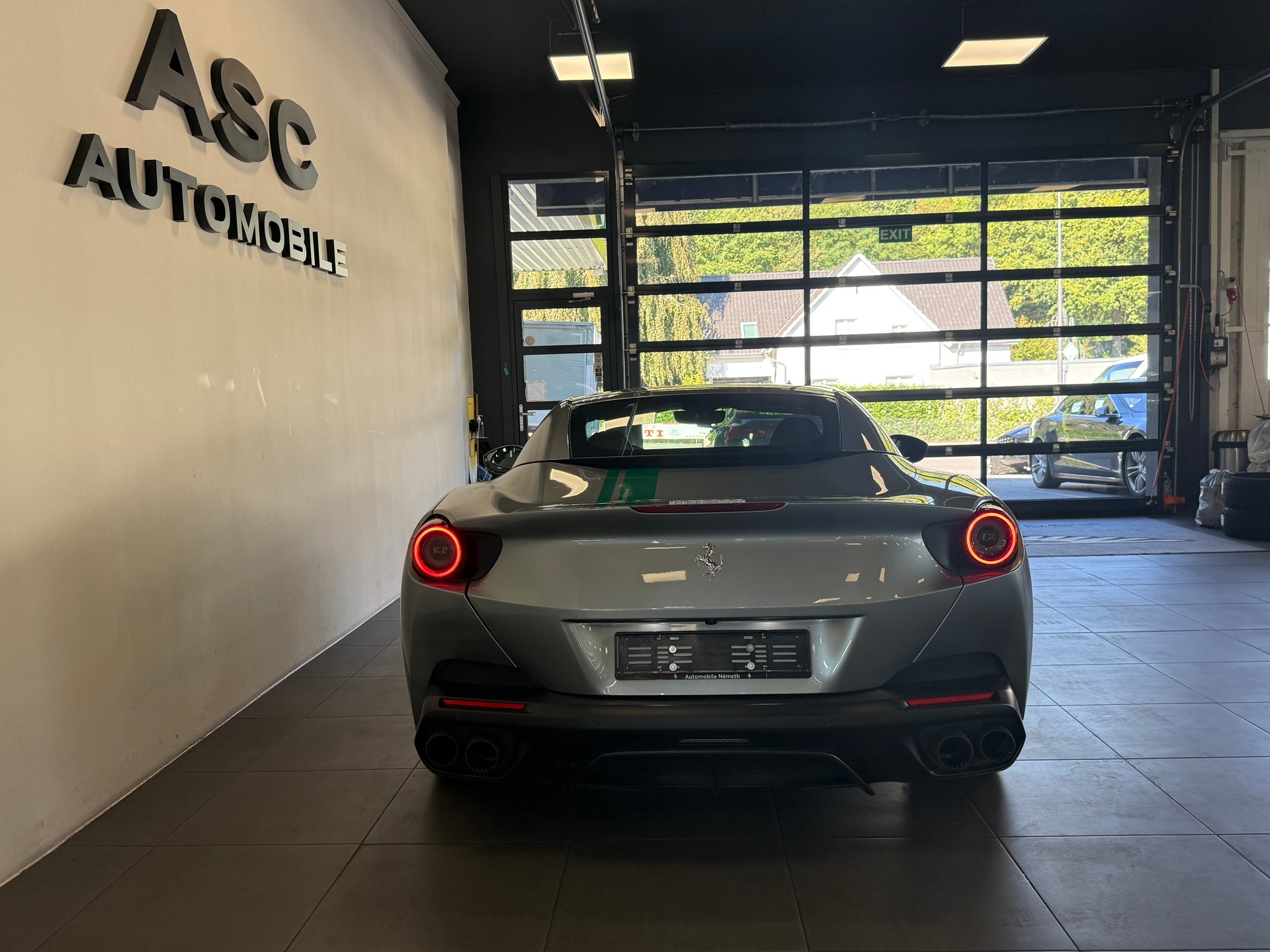 FERRARI Portofino 3.9 V8 T-showroom-element-3