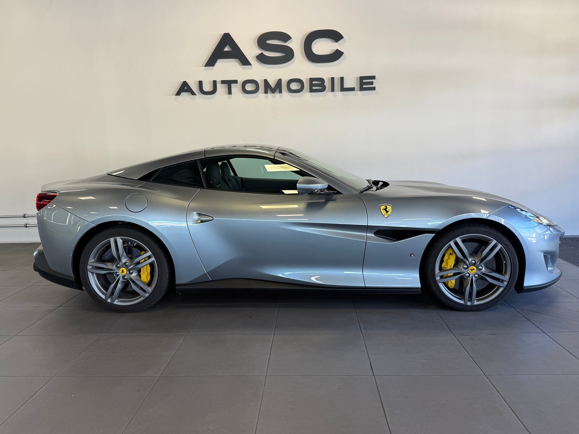 FERRARI Portofino 3.9 V8 T-showroom-element-1
