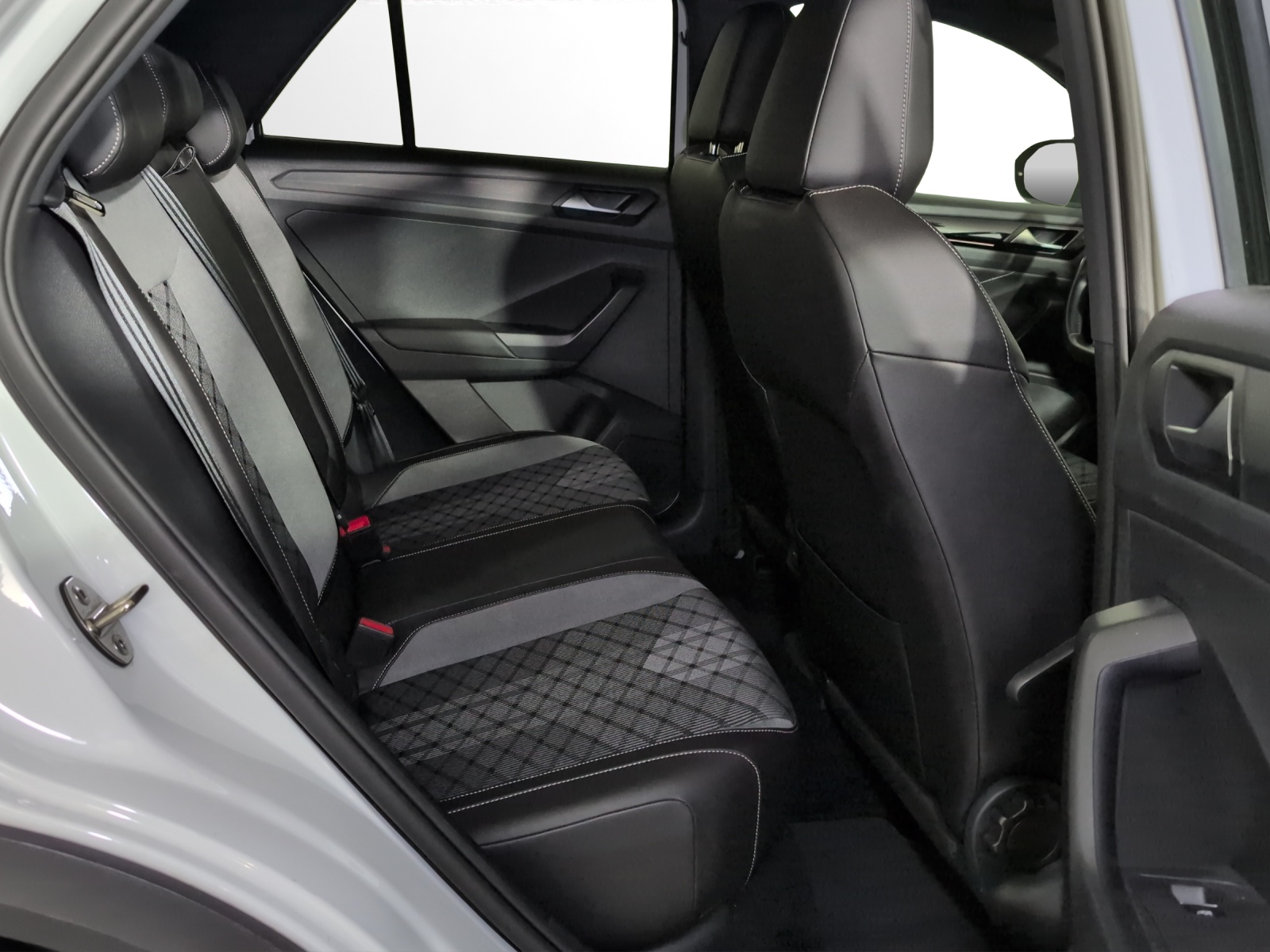 VW T-Roc 2.0 TSI R-Line DSG 4Motion-image-8
