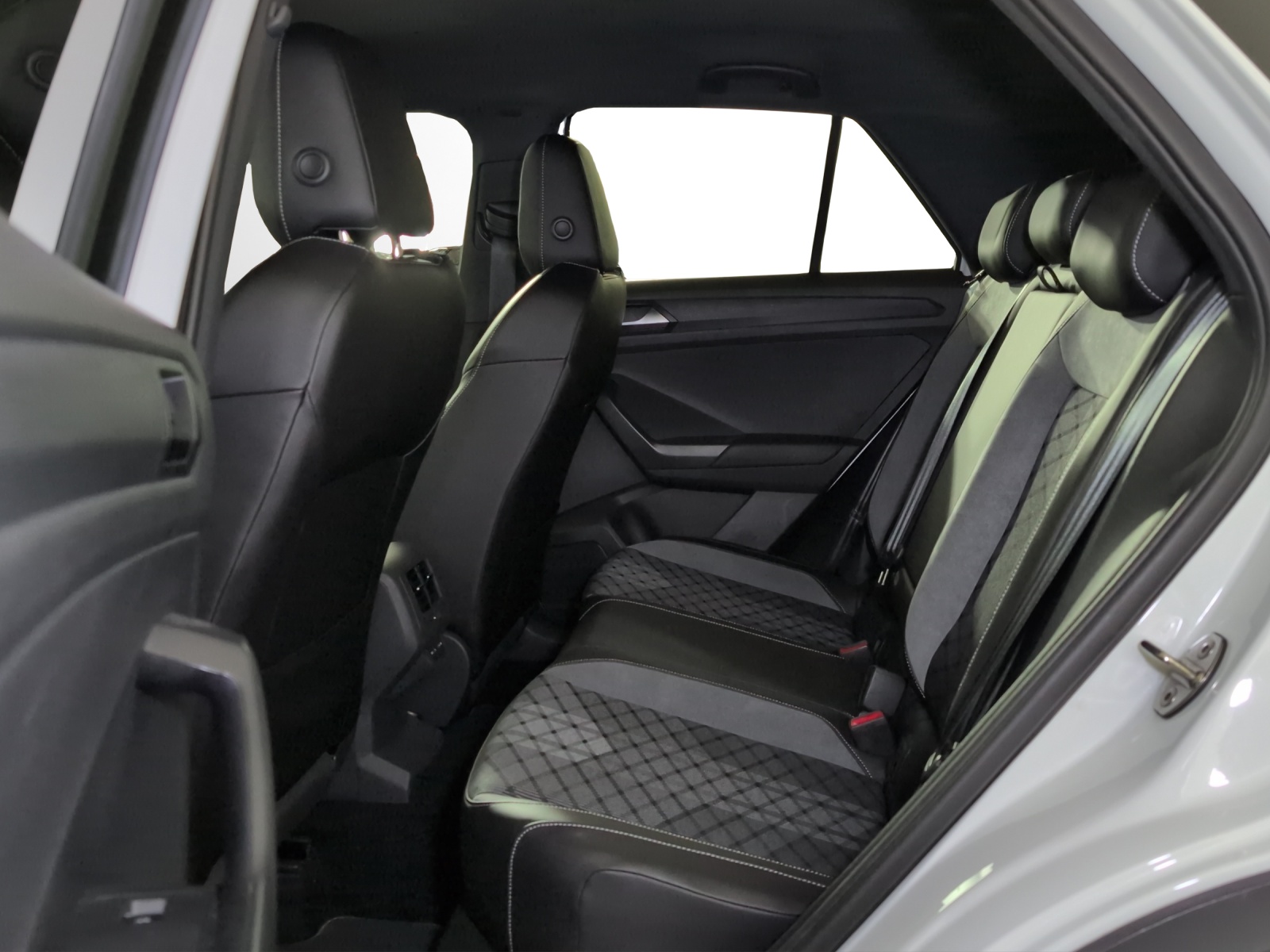 VW T-Roc 2.0 TSI R-Line DSG 4Motion-image-7