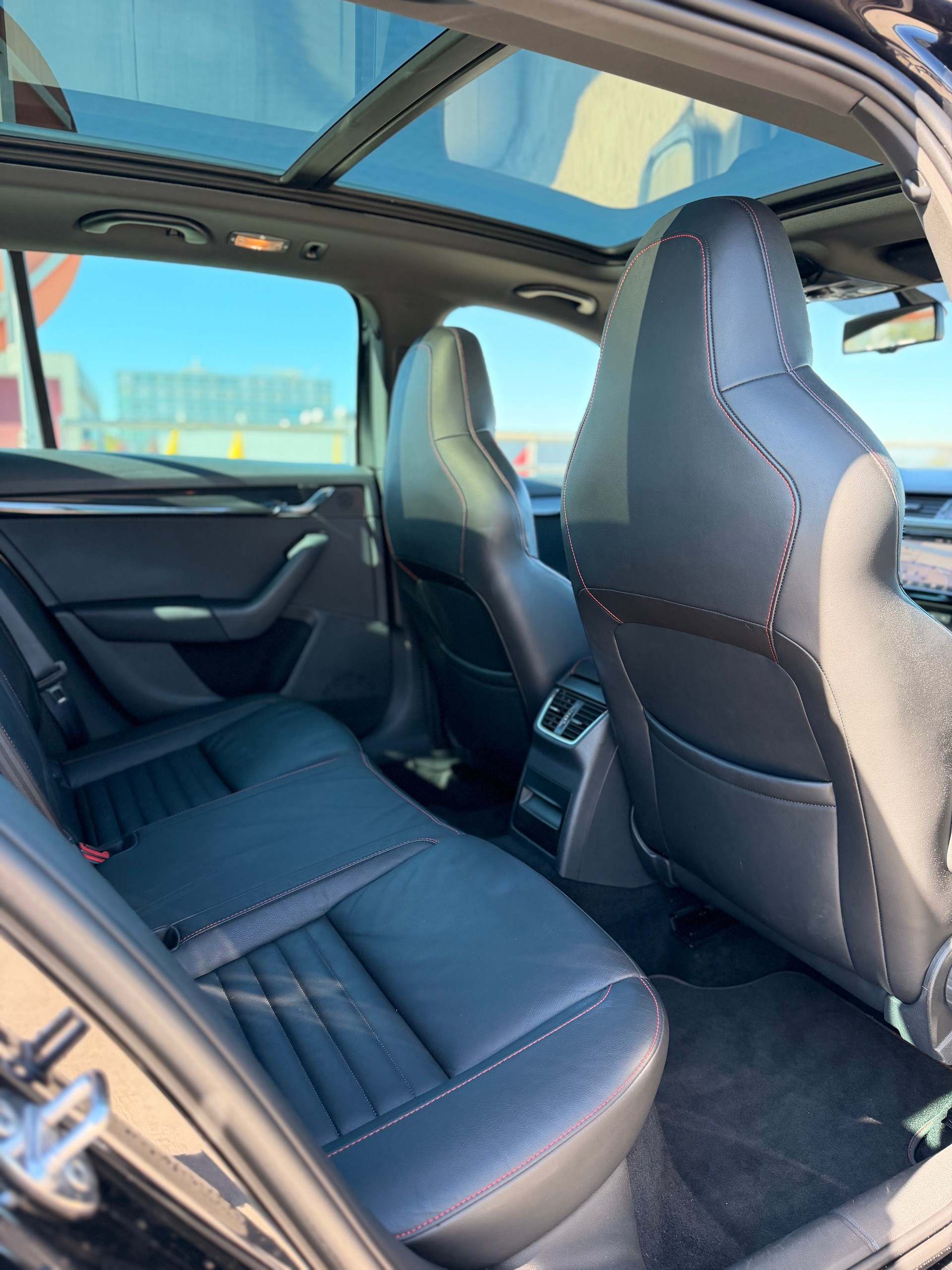 SKODA Octavia Combi 2.0 TSI RS DSG-image-12