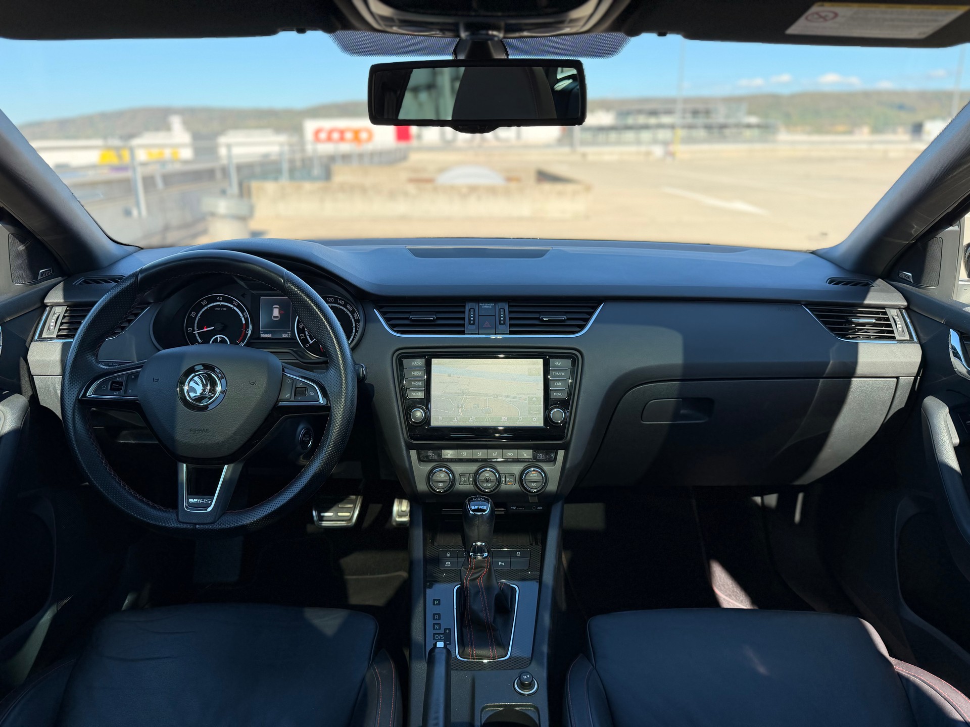 SKODA Octavia Combi 2.0 TSI RS DSG-image-8