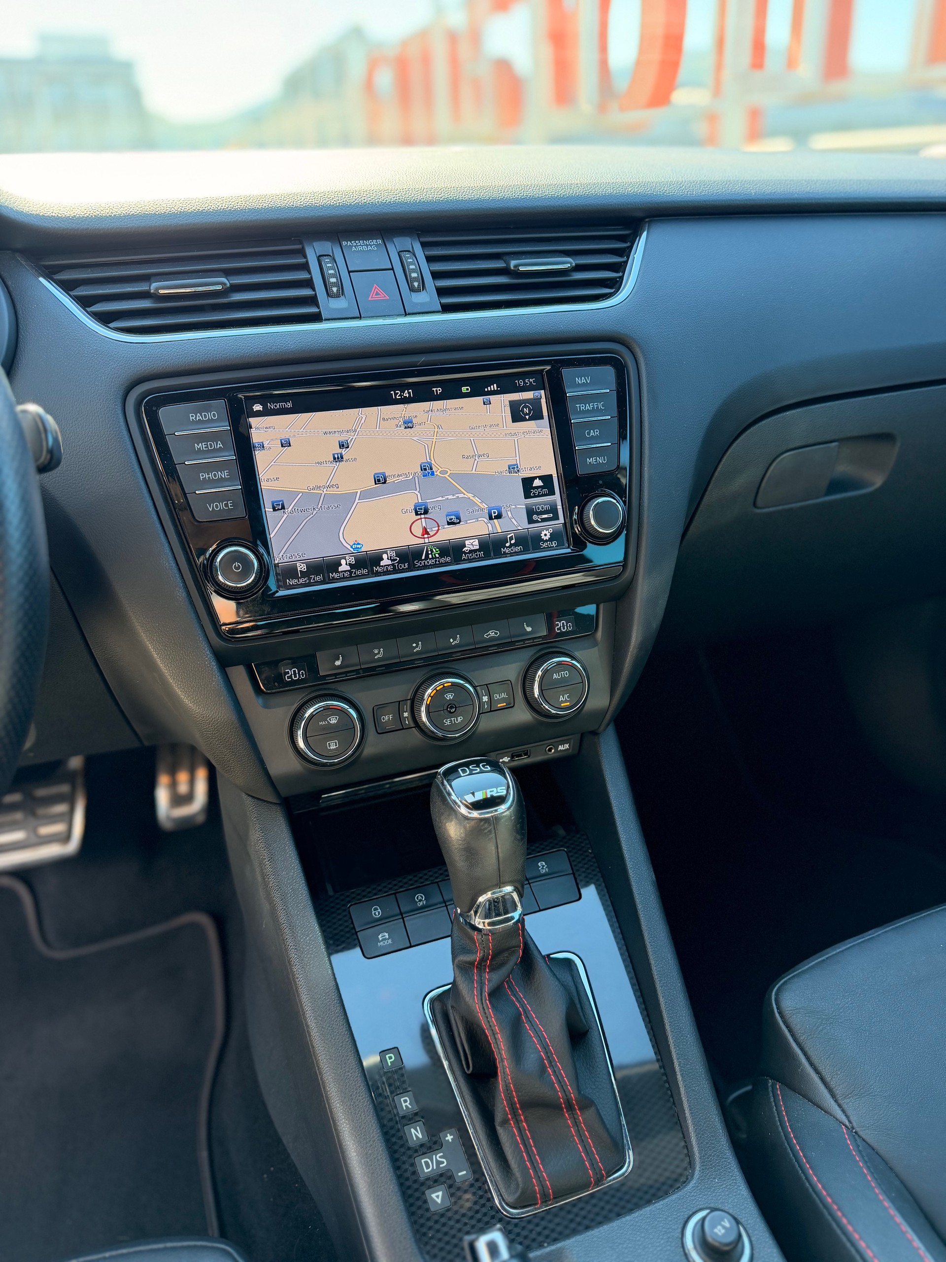 SKODA Octavia Combi 2.0 TSI RS DSG-image-14
