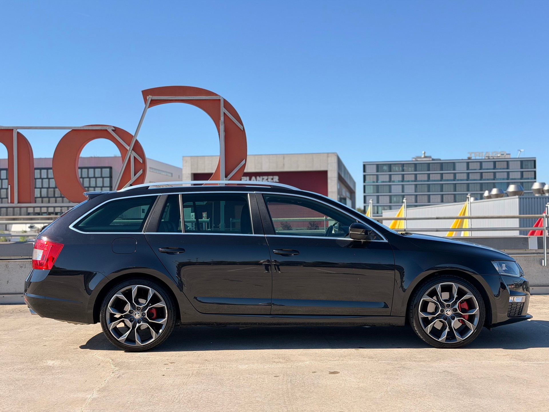 SKODA Octavia Combi 2.0 TSI RS DSG-image-2