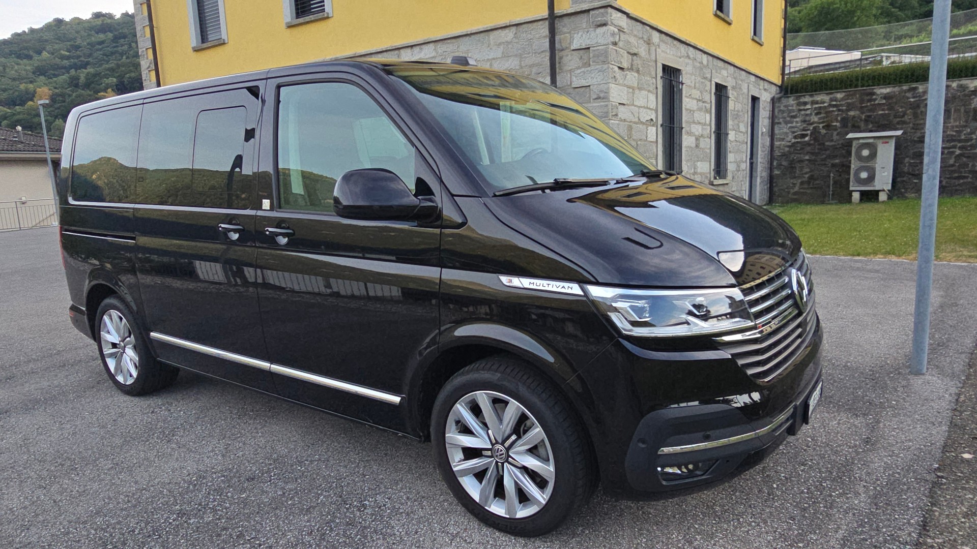 VW 2.0 TDI 204 Highline Liberty DSG 4m-image-2