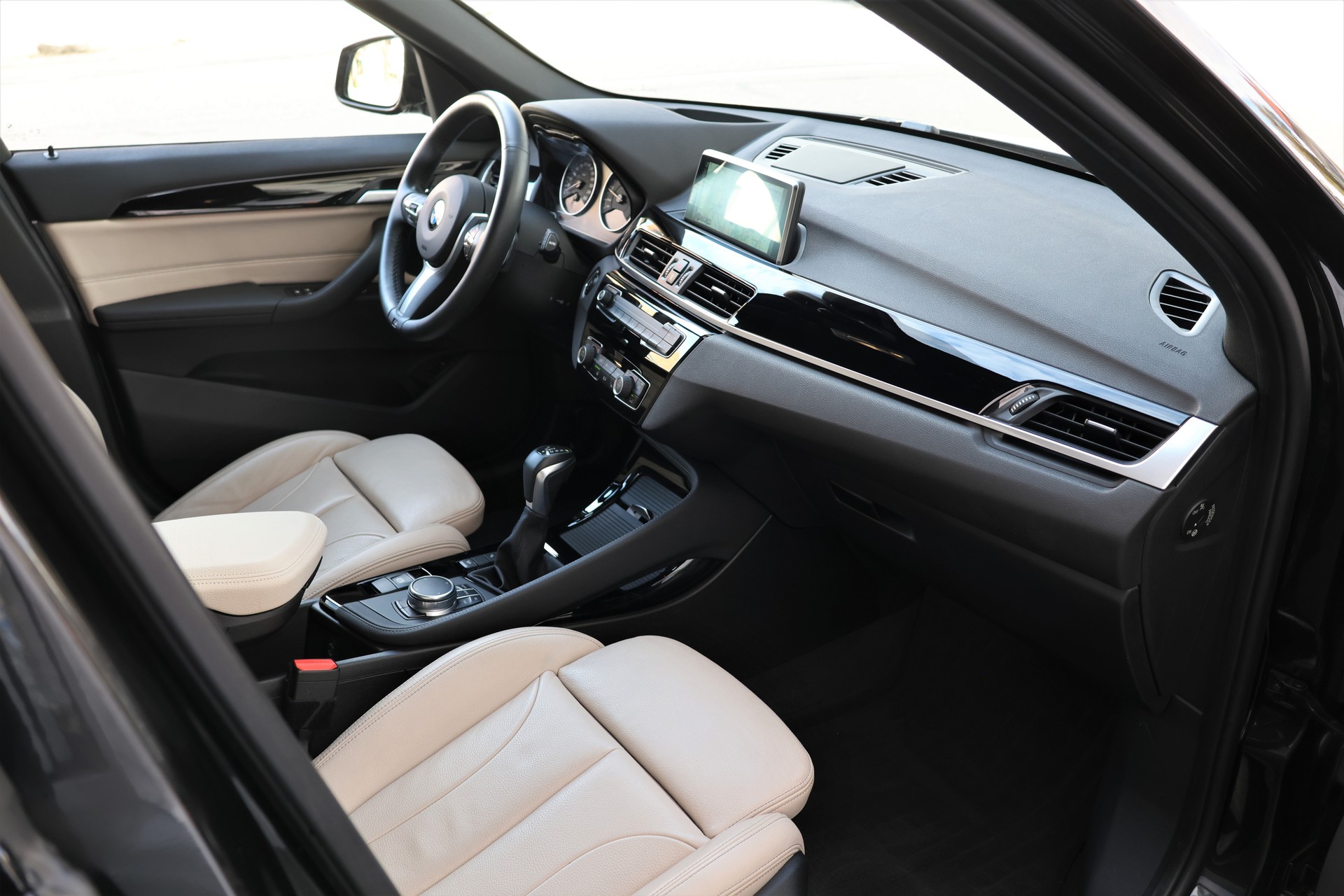 BMW X1 xDrive 25i M Sport Steptronic (CH)-image-18