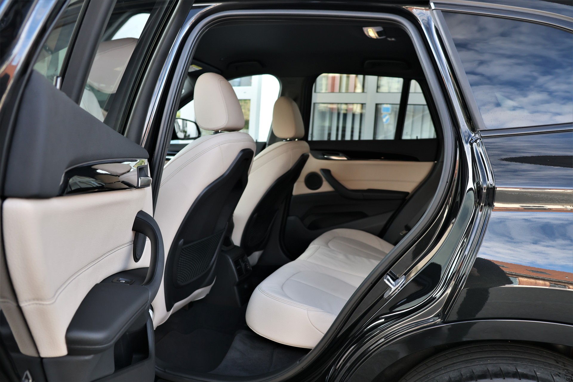 BMW X1 xDrive 25i M Sport Steptronic (CH)-image-11