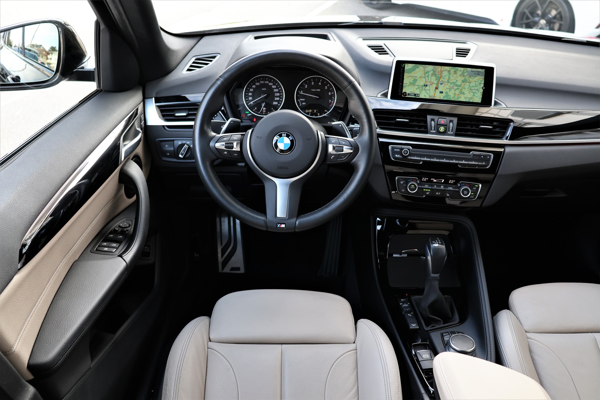 BMW X1 xDrive 25i M Sport Steptronic (CH)-image-12