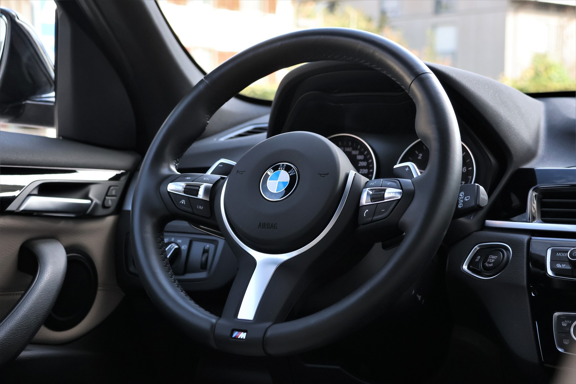 BMW X1 xDrive 25i M Sport Steptronic (CH)-image-13