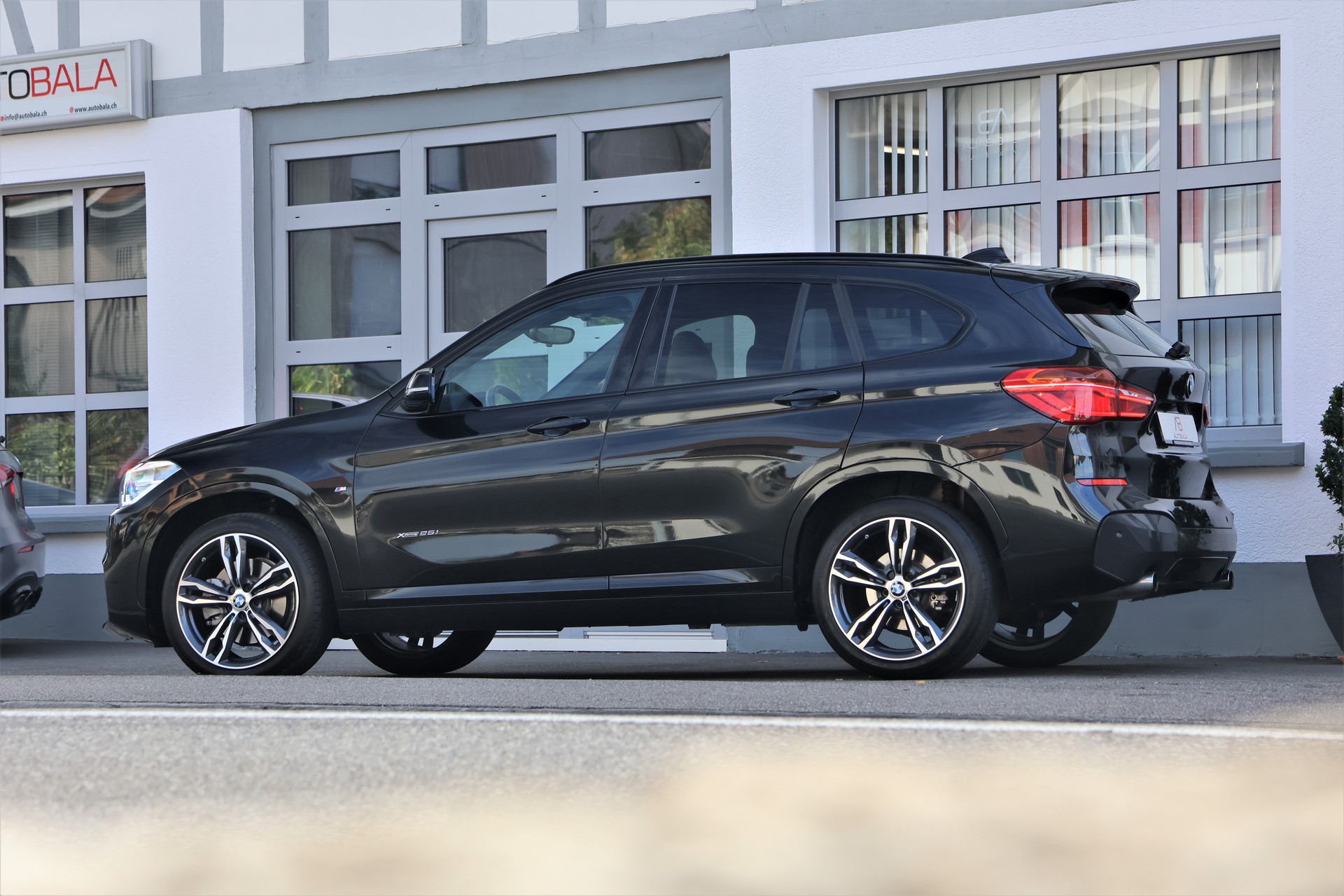 BMW X1 xDrive 25i M Sport Steptronic (CH)-image-3