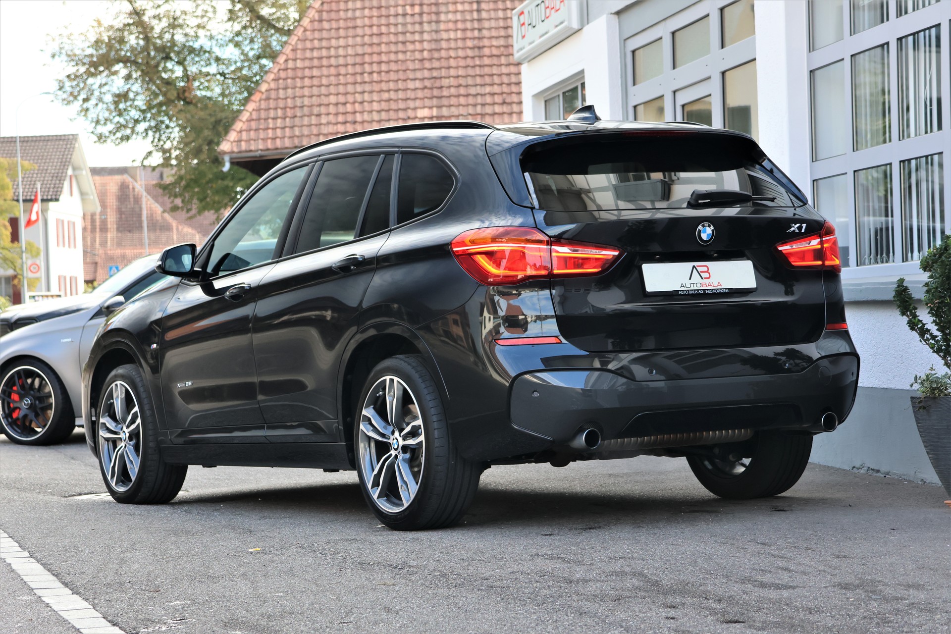BMW X1 xDrive 25i M Sport Steptronic (CH)-image-2