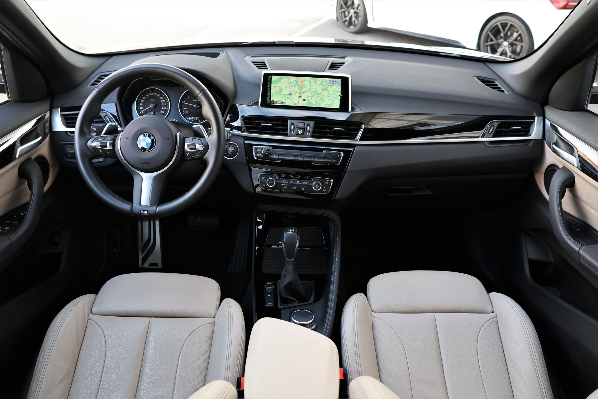 BMW X1 xDrive 25i M Sport Steptronic (CH)-image-14