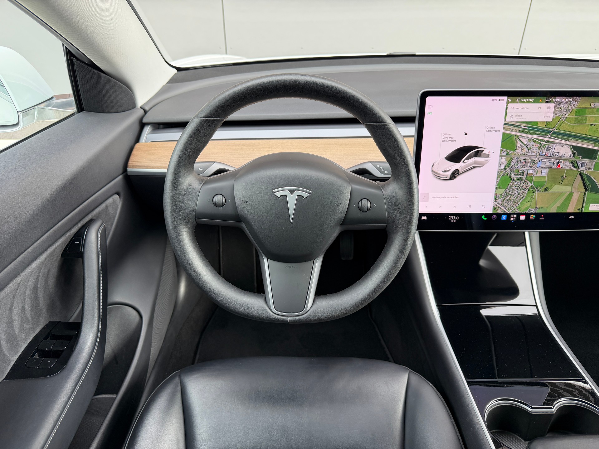 TESLA Model 3 Long Range Dual Motor AWD *Anhängerkupplung* *frisch ab MFK*-image-14