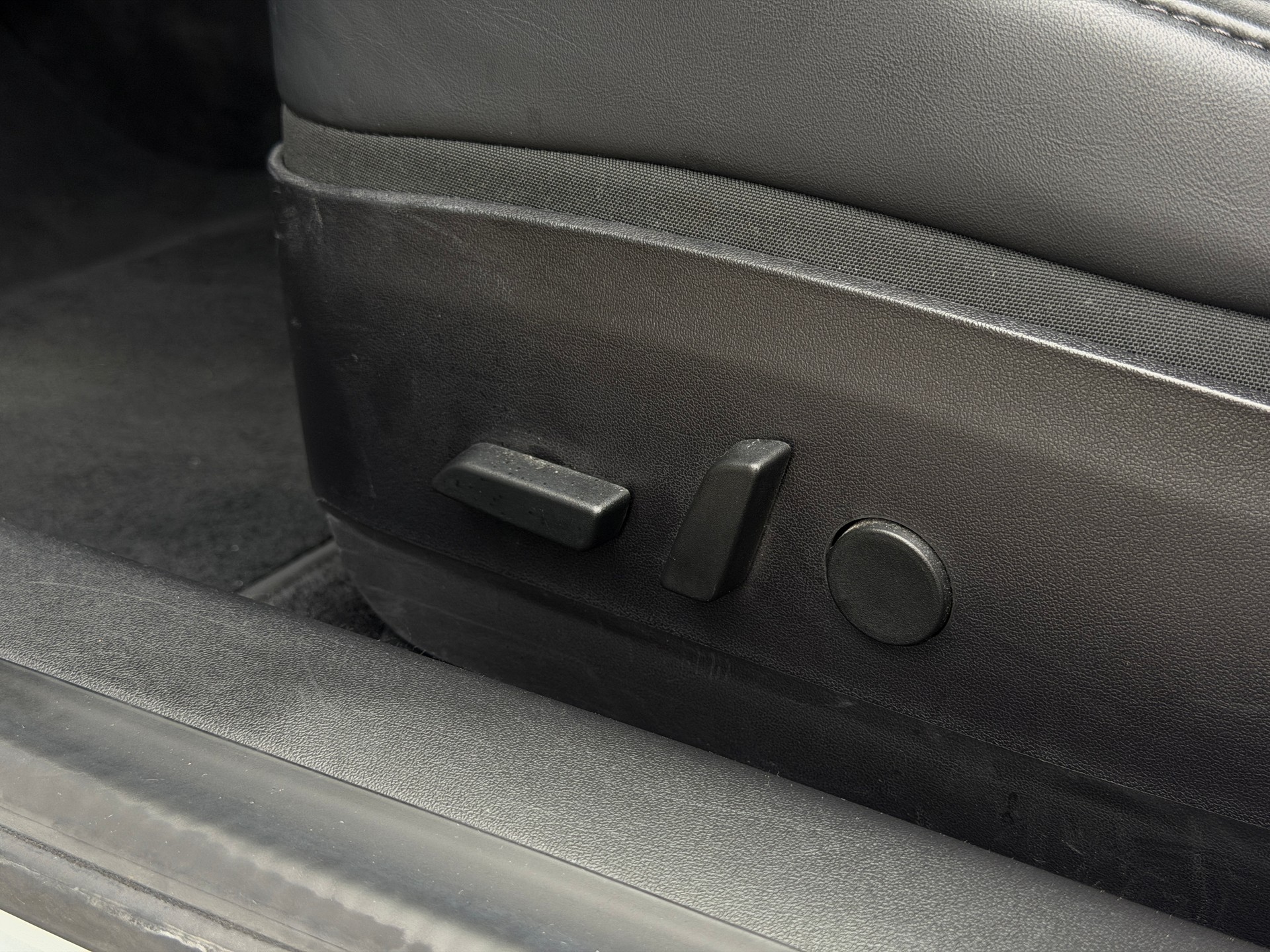 TESLA Model 3 Long Range Dual Motor AWD *Anhängerkupplung* *frisch ab MFK*-image-18