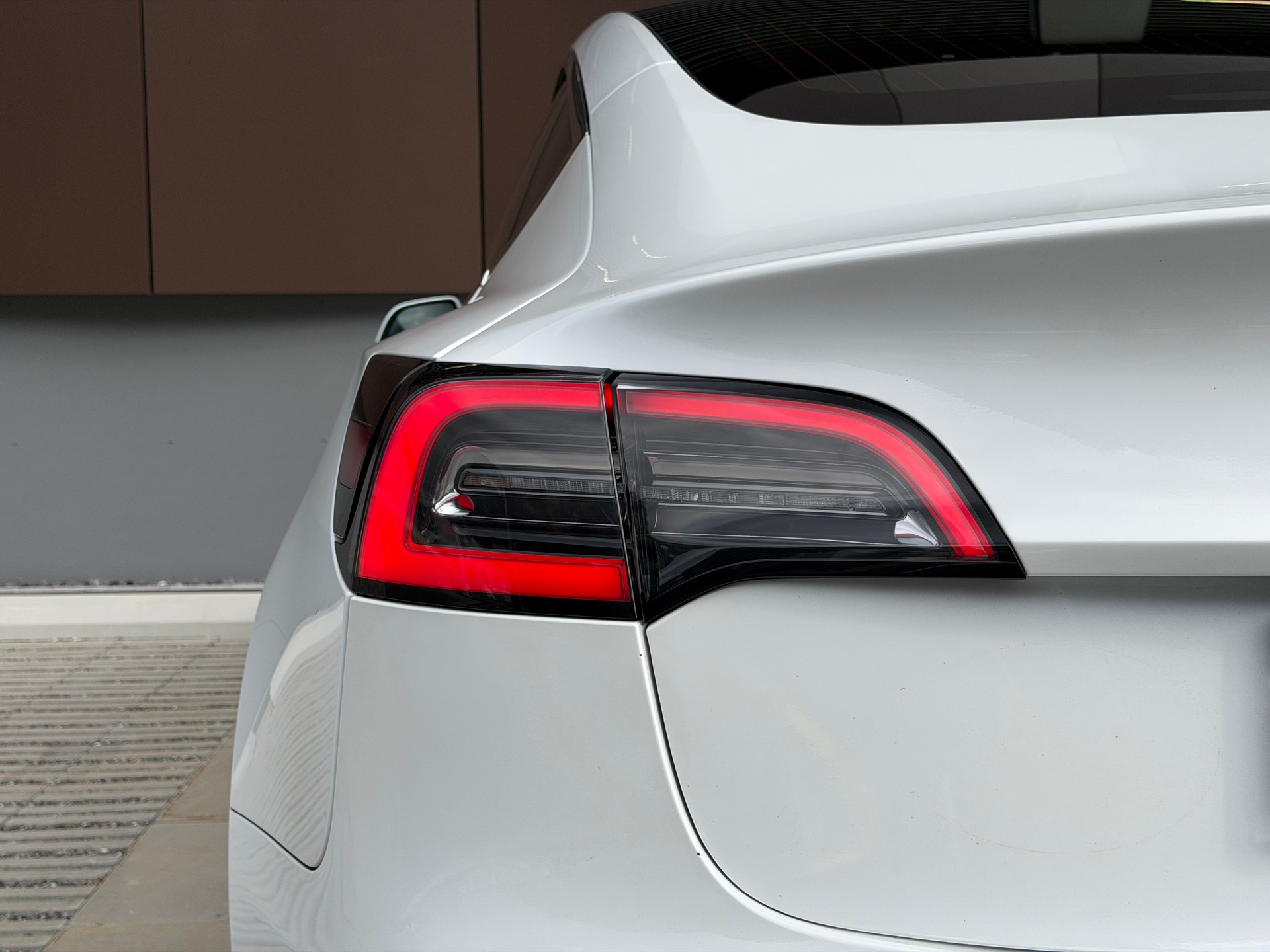 TESLA Model 3 Long Range Dual Motor AWD *Anhängerkupplung* *frisch ab MFK*-image-9