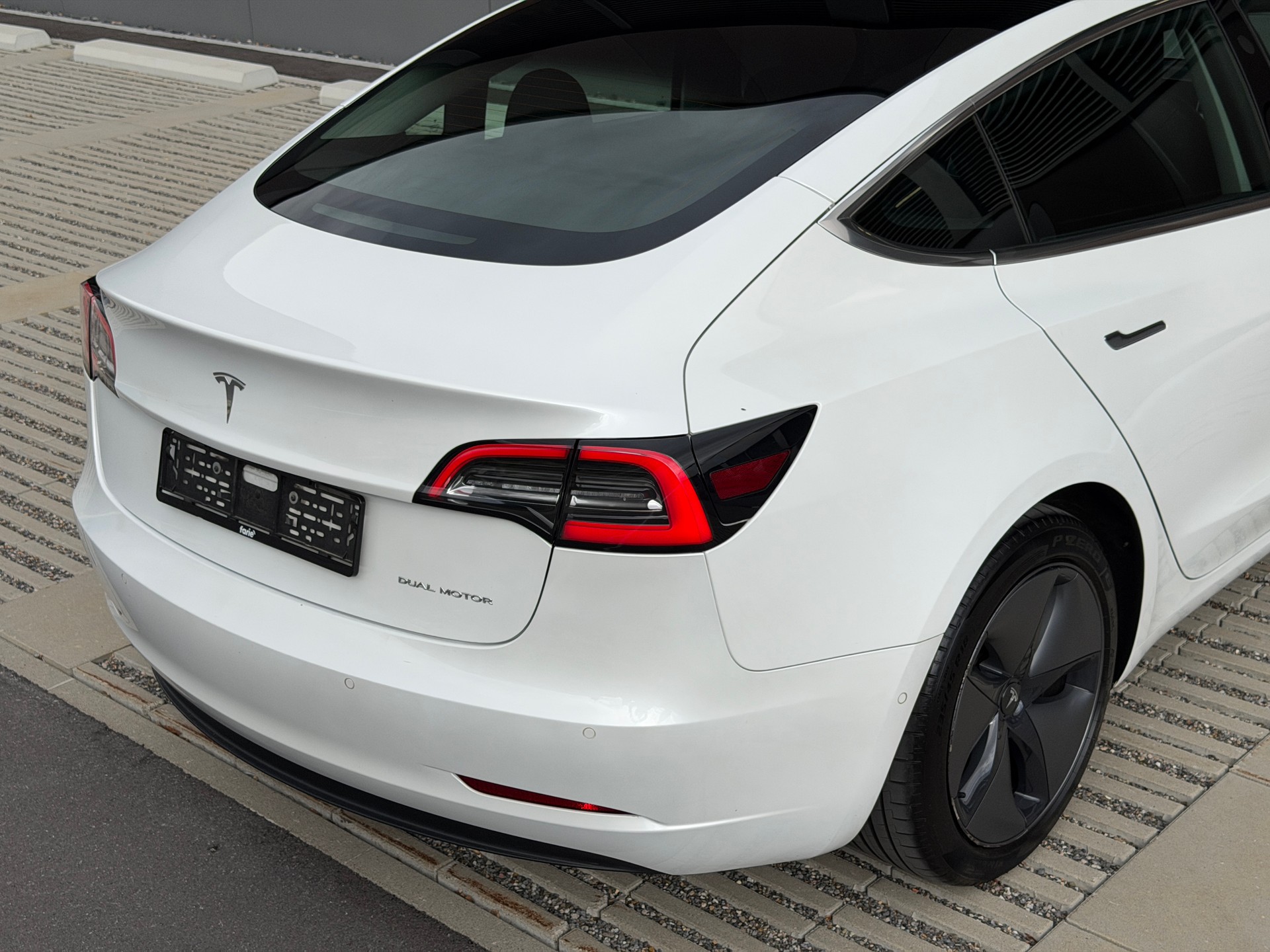 TESLA Model 3 Long Range Dual Motor AWD *Anhängerkupplung* *frisch ab MFK*-image-29