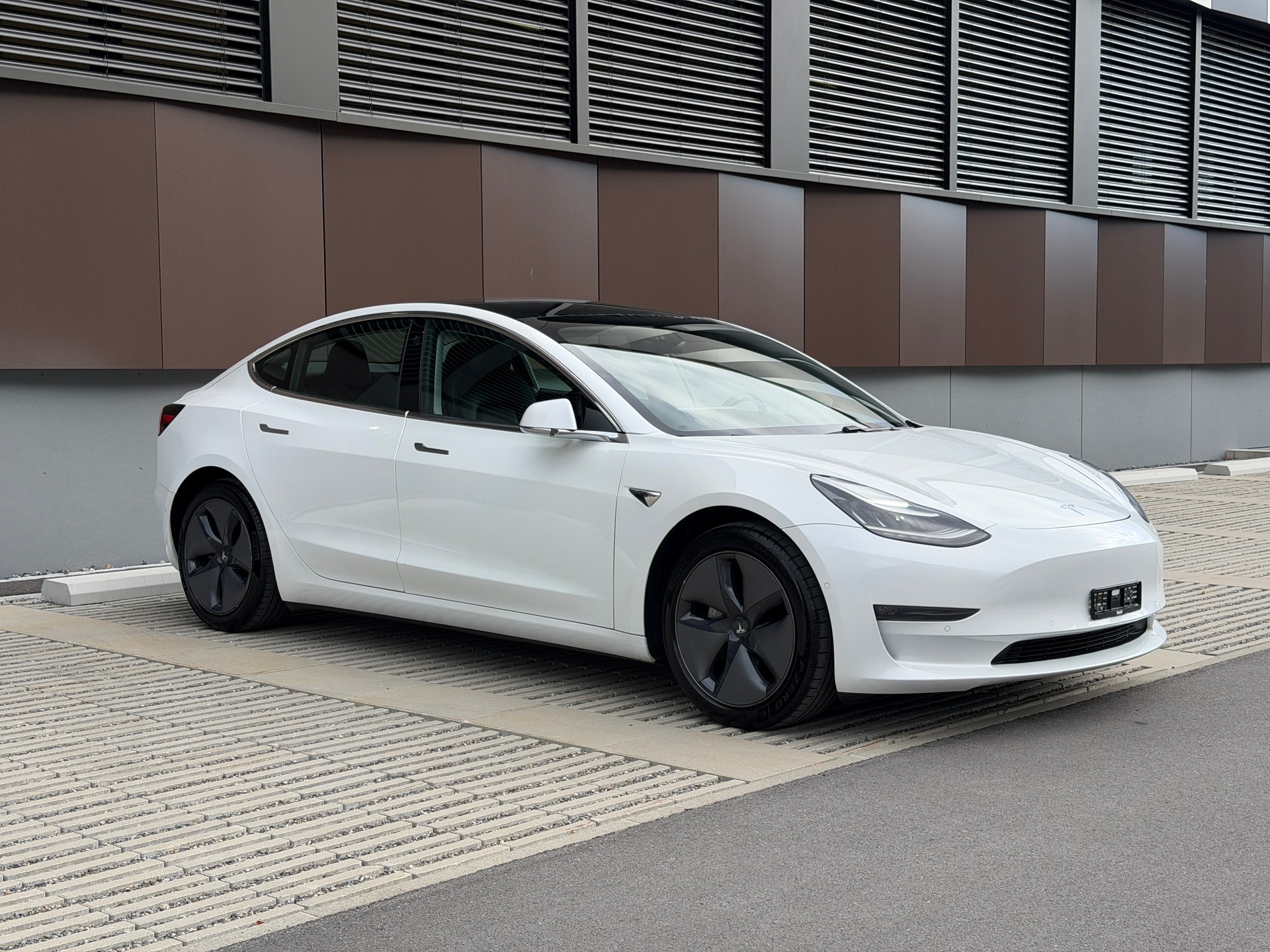 TESLA Model 3 Long Range Dual Motor AWD *Anhängerkupplung* *frisch ab MFK*-showroom-element-2