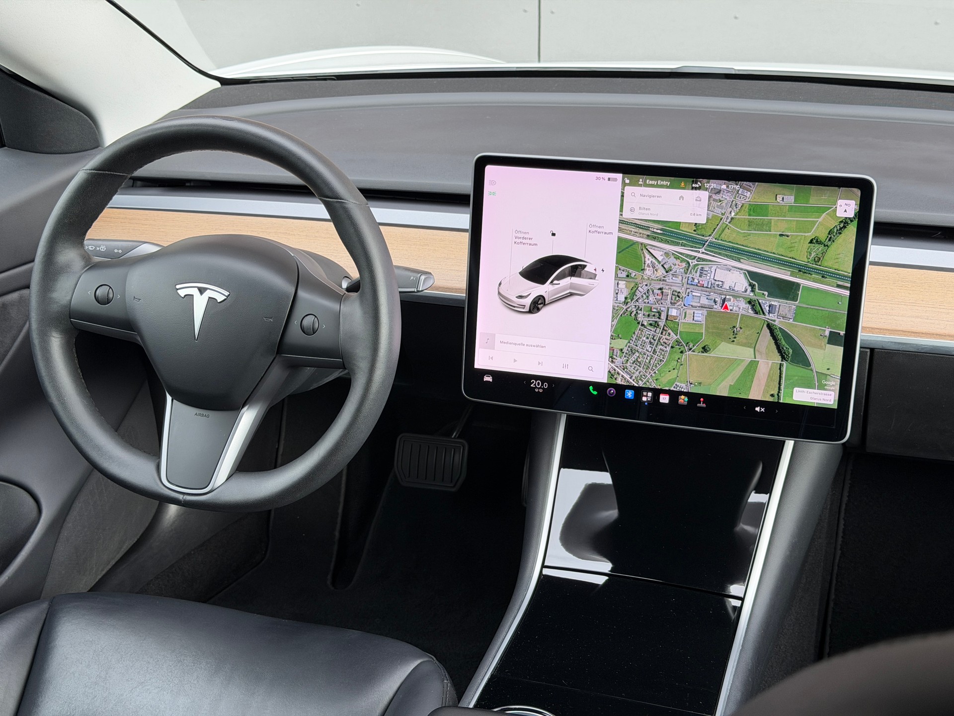 TESLA Model 3 Long Range Dual Motor AWD *Anhängerkupplung* *frisch ab MFK*-image-24