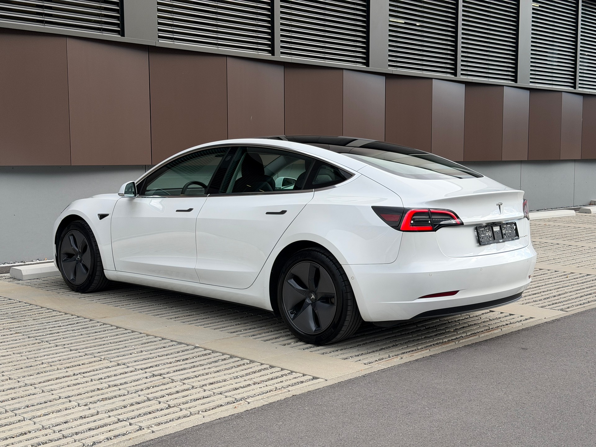 TESLA Model 3 Long Range Dual Motor AWD *Anhängerkupplung* *frisch ab MFK*-showroom-element-3