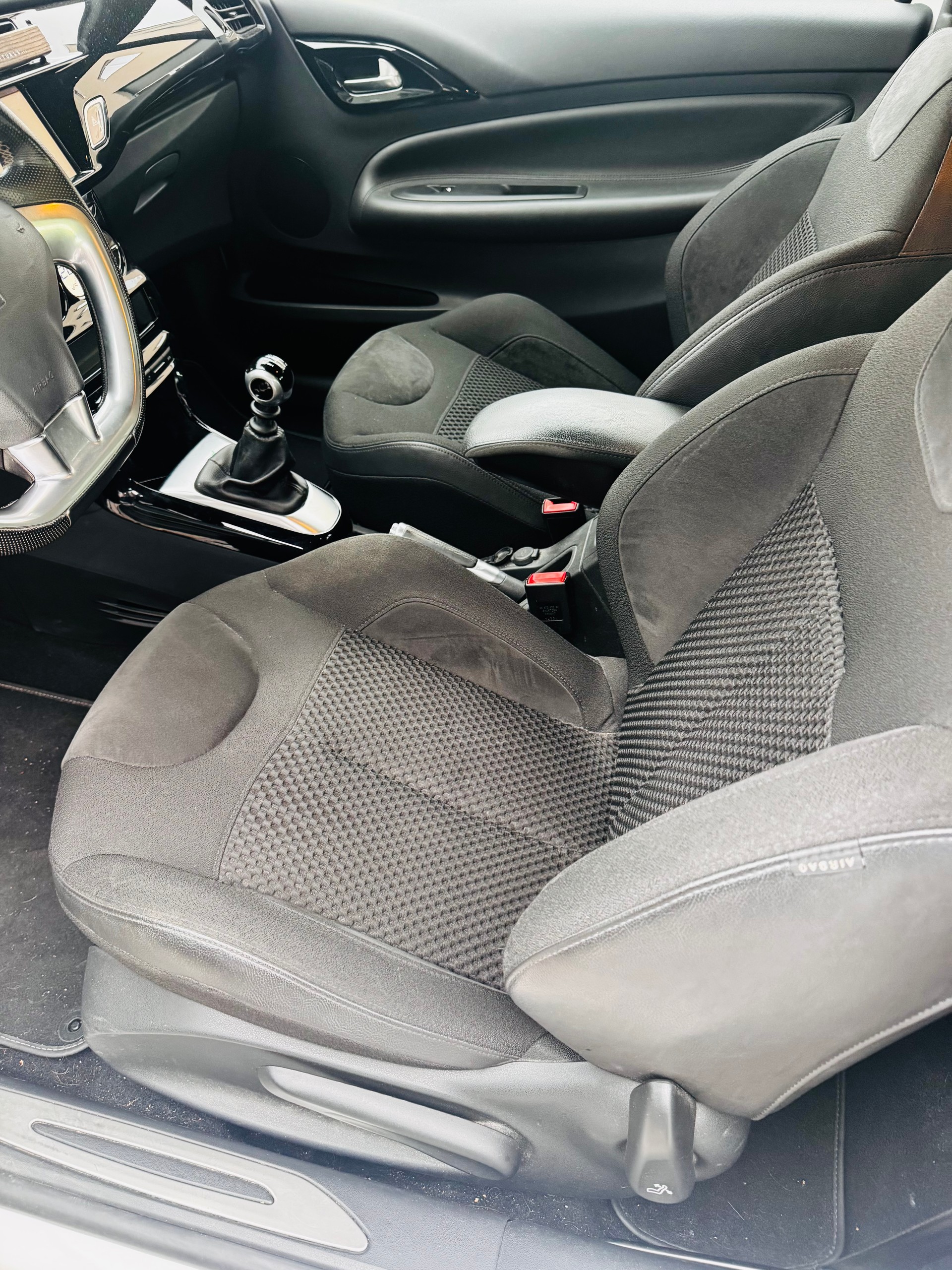 DS AUTOMOBILES DS 3 1.6 BlueHDi Sport Chic-image-4