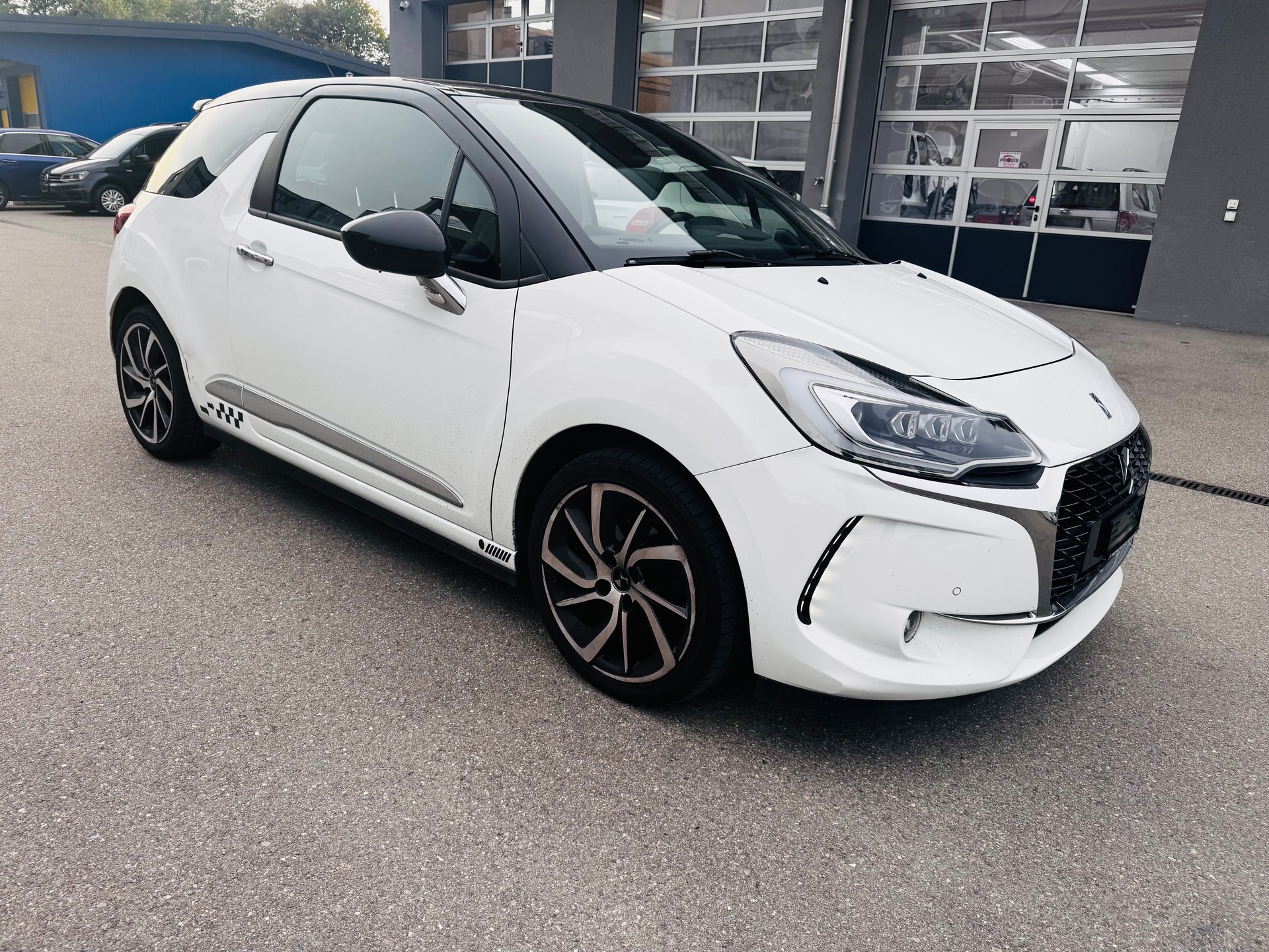 DS AUTOMOBILES DS 3 1.6 BlueHDi Sport Chic-image-2