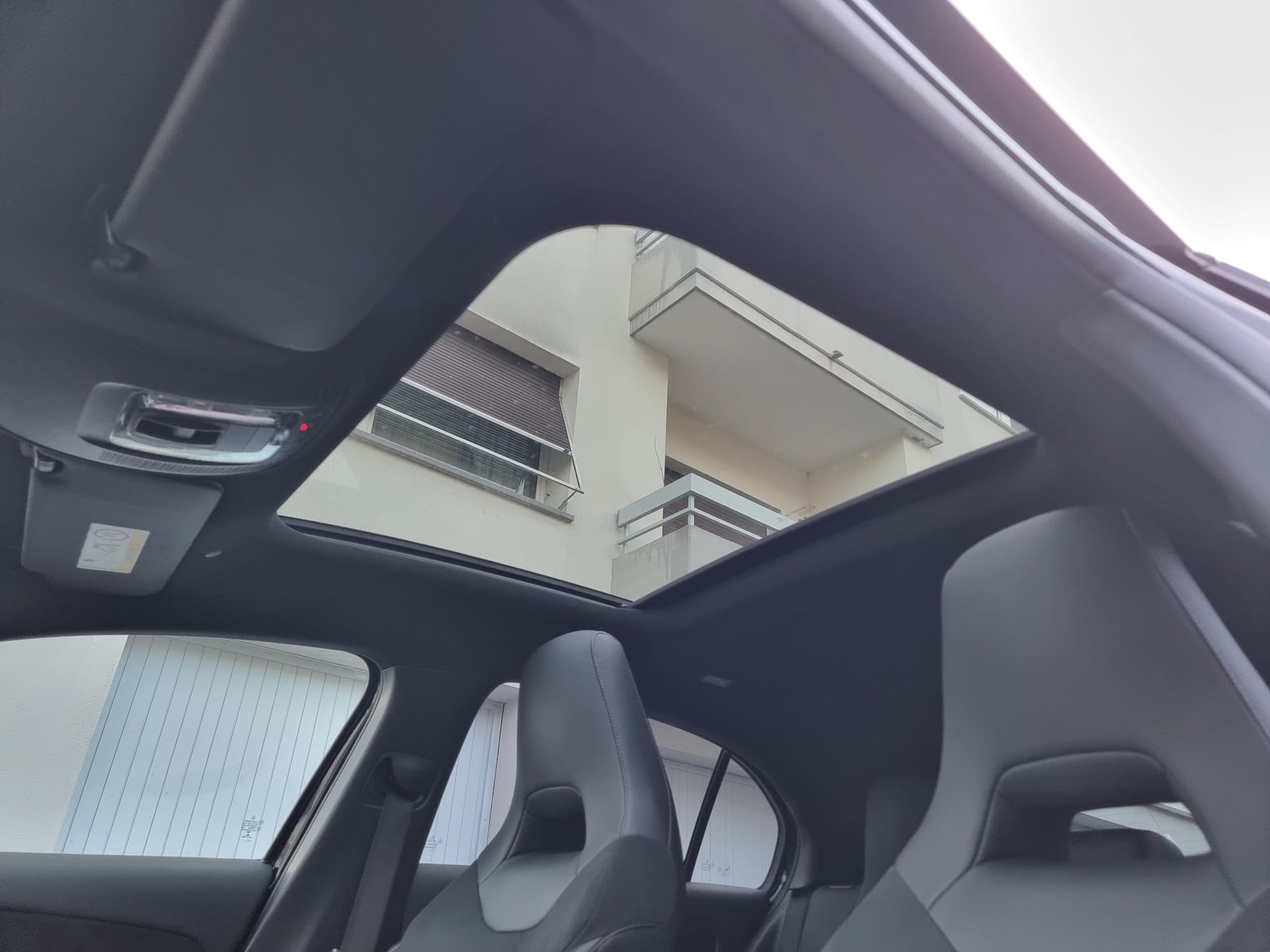MERCEDES-BENZ A 35 AMG 4matic-image-5