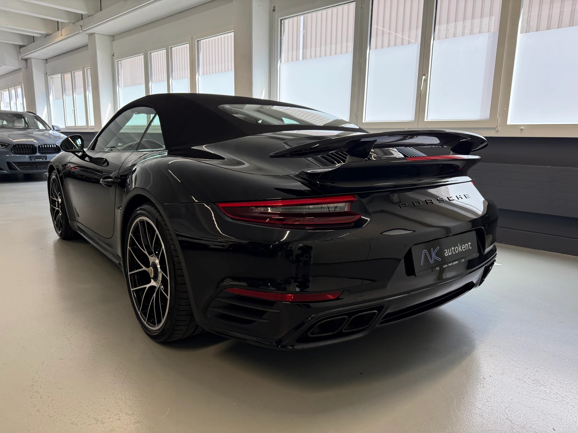 PORSCHE 911 Turbo S Cabrio PDK-image-8