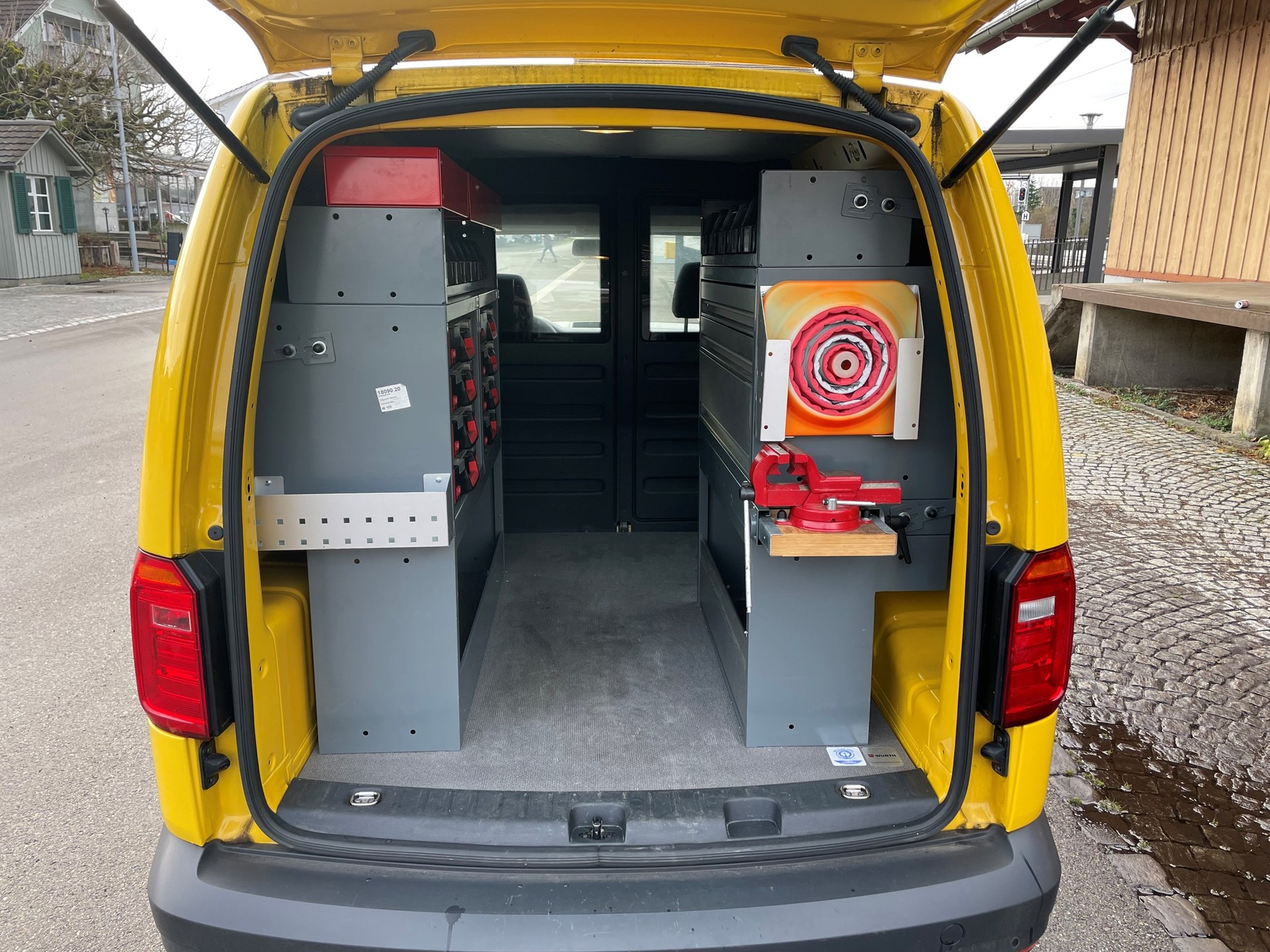 VW Caddy 2.0TDI BlueMotion Technology-image-3