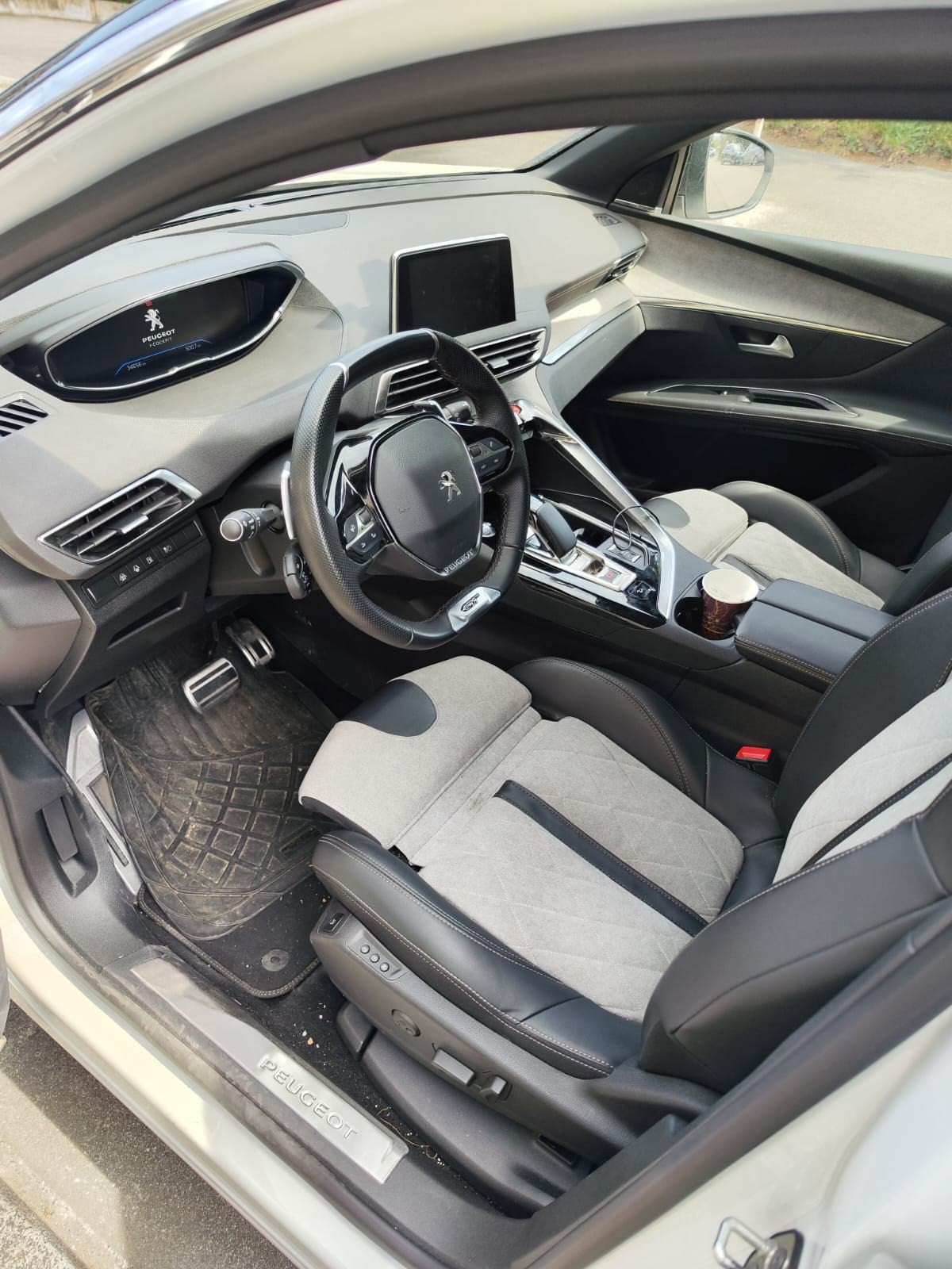 PEUGEOT 3008 300e Hybrid4 GT Pack EAT8-image-10