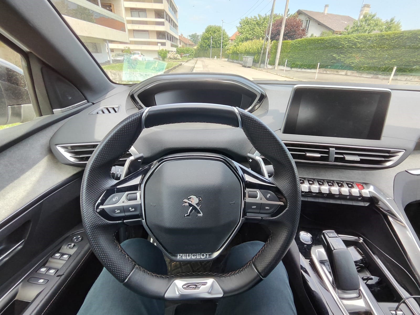 PEUGEOT 3008 300e Hybrid4 GT Pack EAT8-image-2