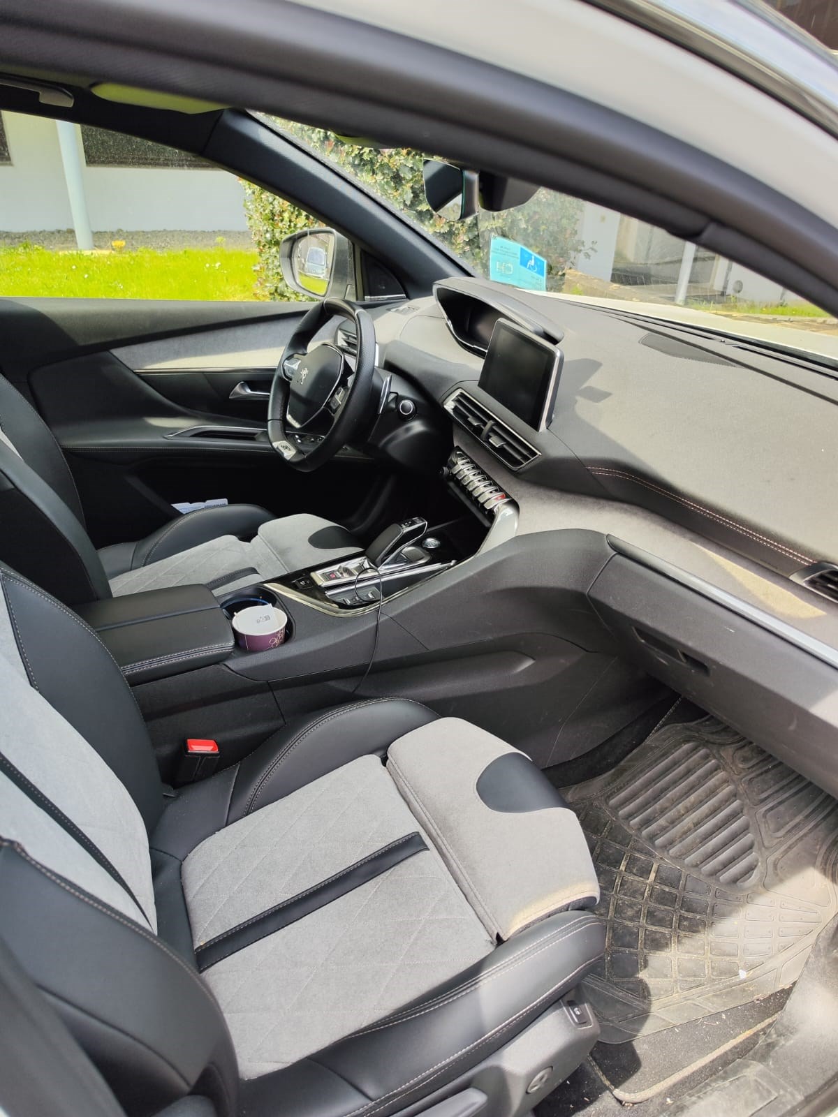 PEUGEOT 3008 300e Hybrid4 GT Pack EAT8-image-3