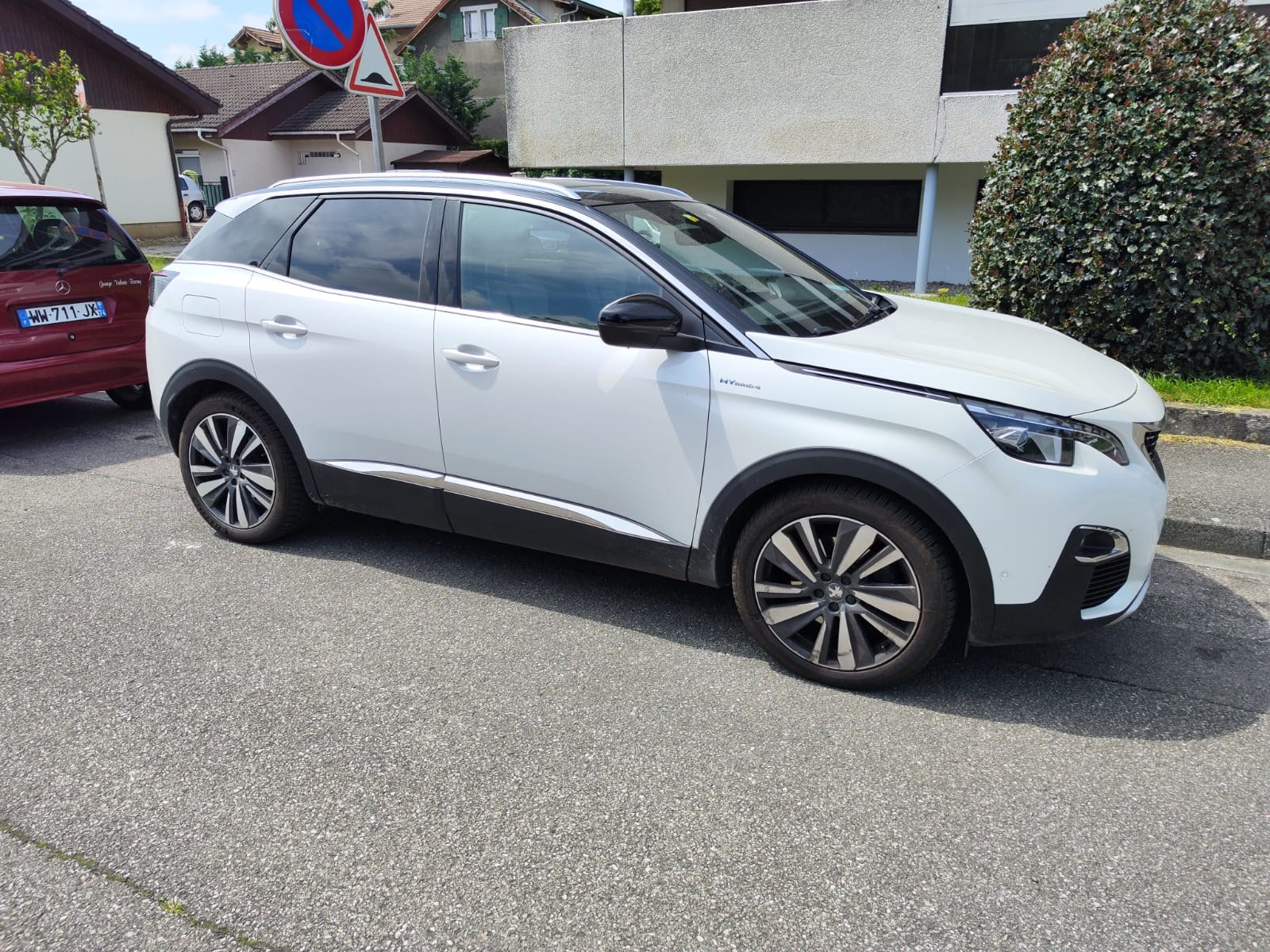 PEUGEOT 3008 300e Hybrid4 GT Pack EAT8-image-4