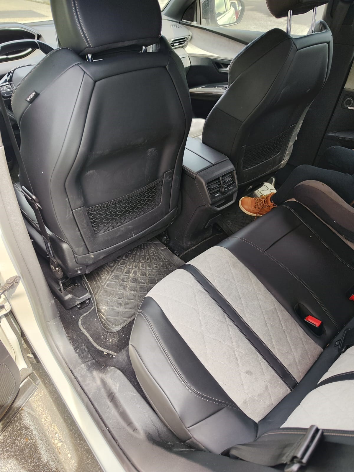 PEUGEOT 3008 300e Hybrid4 GT Pack EAT8-image-5