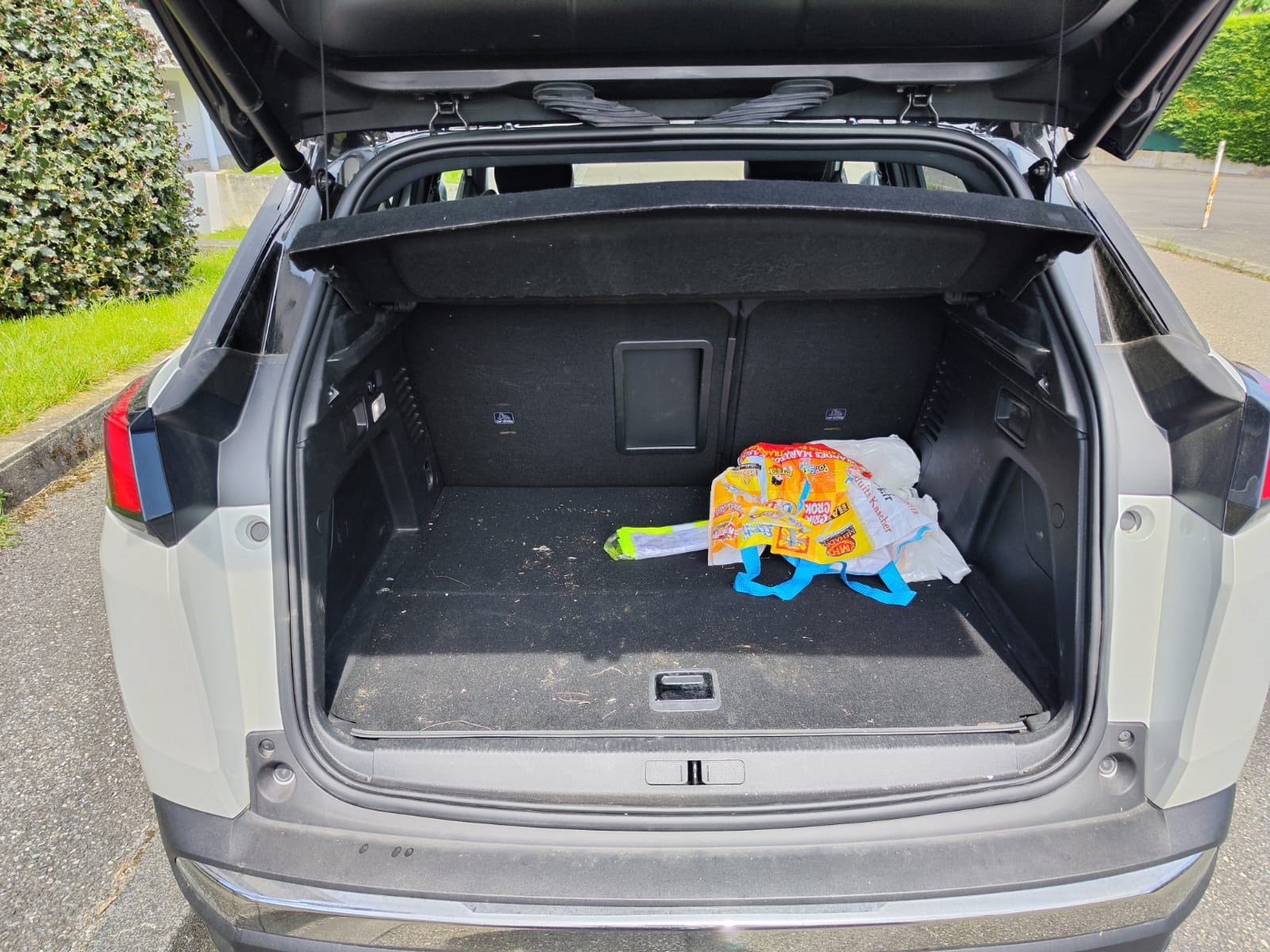 PEUGEOT 3008 300e Hybrid4 GT Pack EAT8-image-8