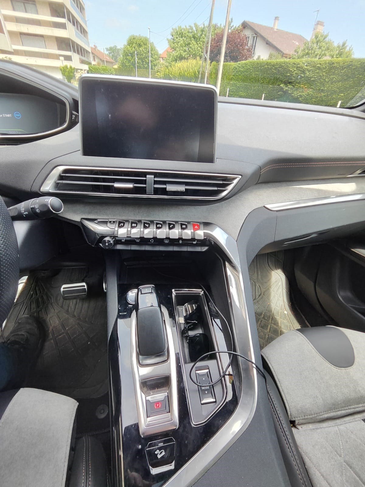 PEUGEOT 3008 300e Hybrid4 GT Pack EAT8-image-9