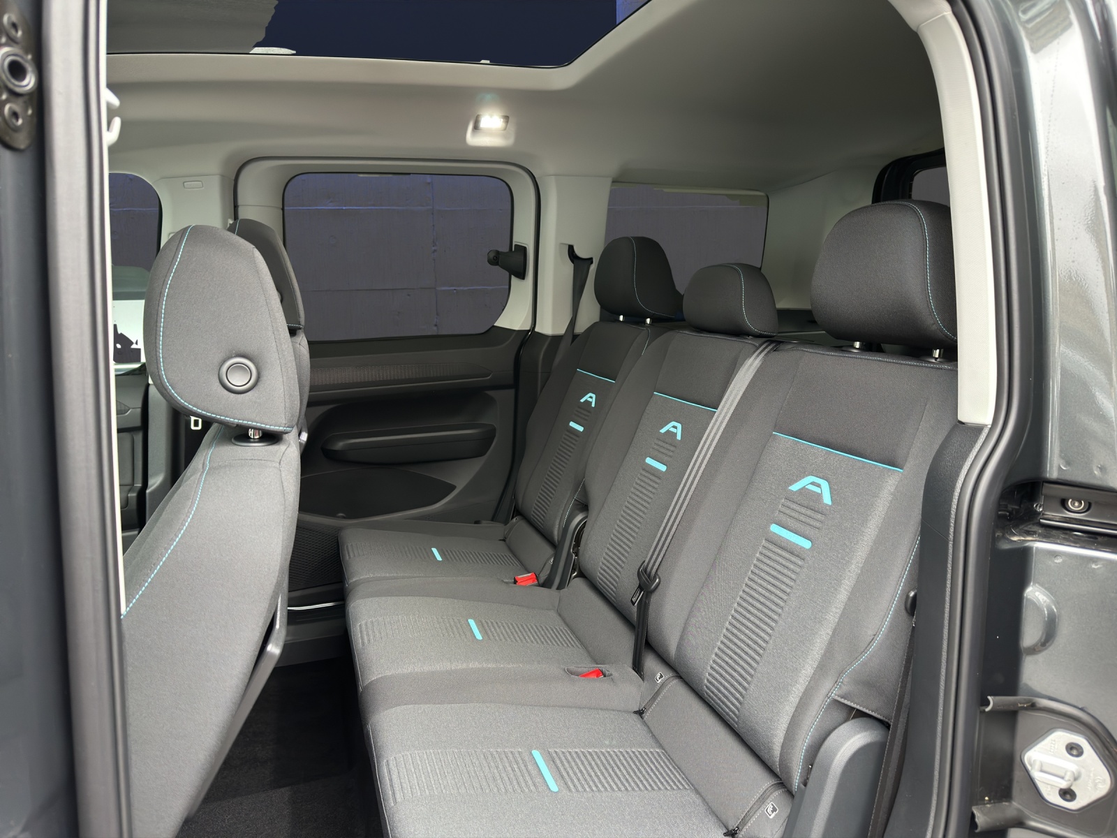 FORD TOURNEO Connect 2.0 EcoBlue 122 PS ACTIVE AUTOMAT-image-12