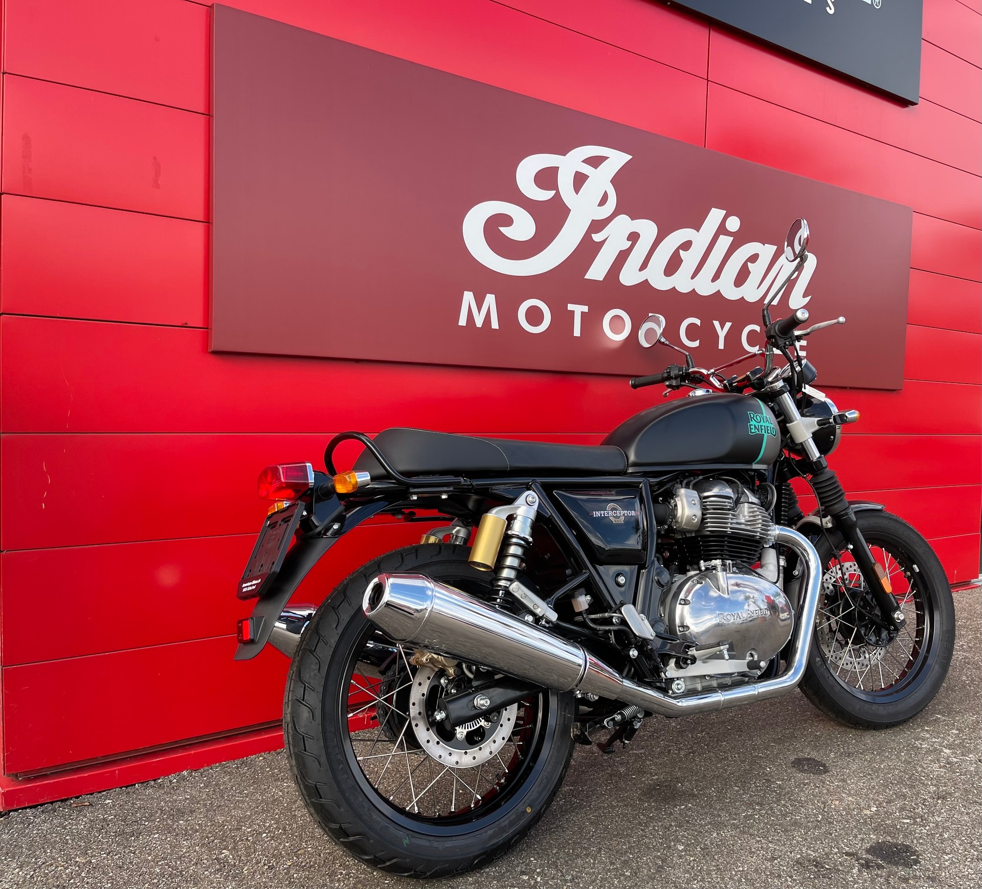 ROYAL ENFIELD Interceptor 650 Standard-showroom-element-2