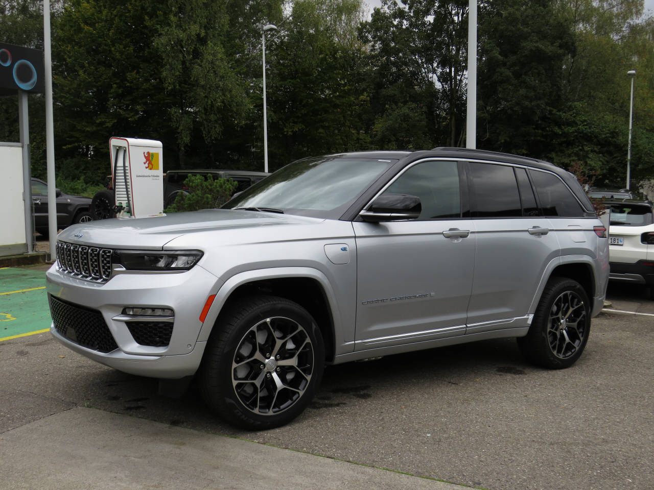 JEEP Grand Cherokee 2.0 (SUV / Geländewagen) Jeep JEEP Grand Cherokee 2.0 (SUV / Geländewagen)