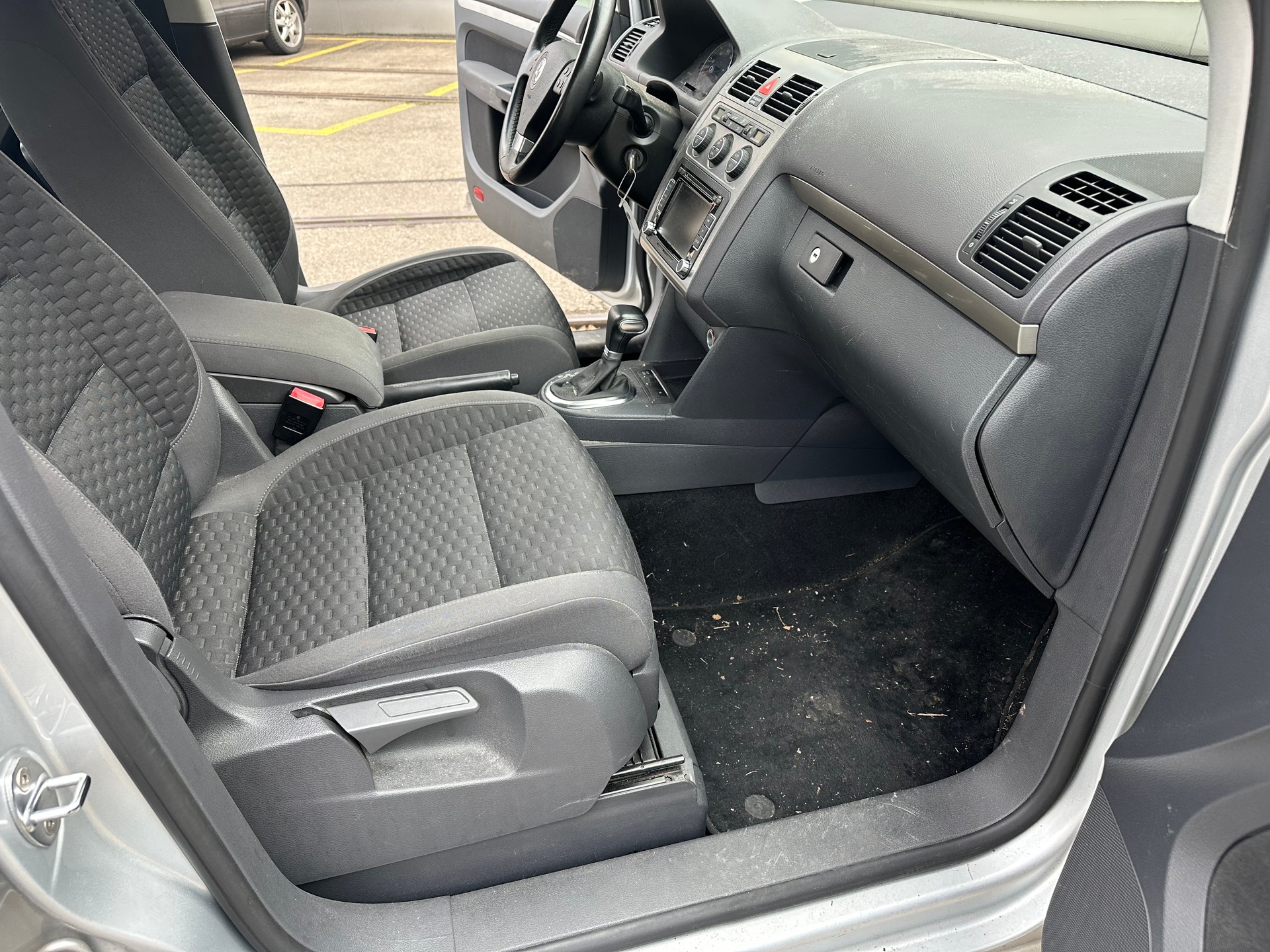 VW Touran 1.4 TSI Highline DSG-image-11