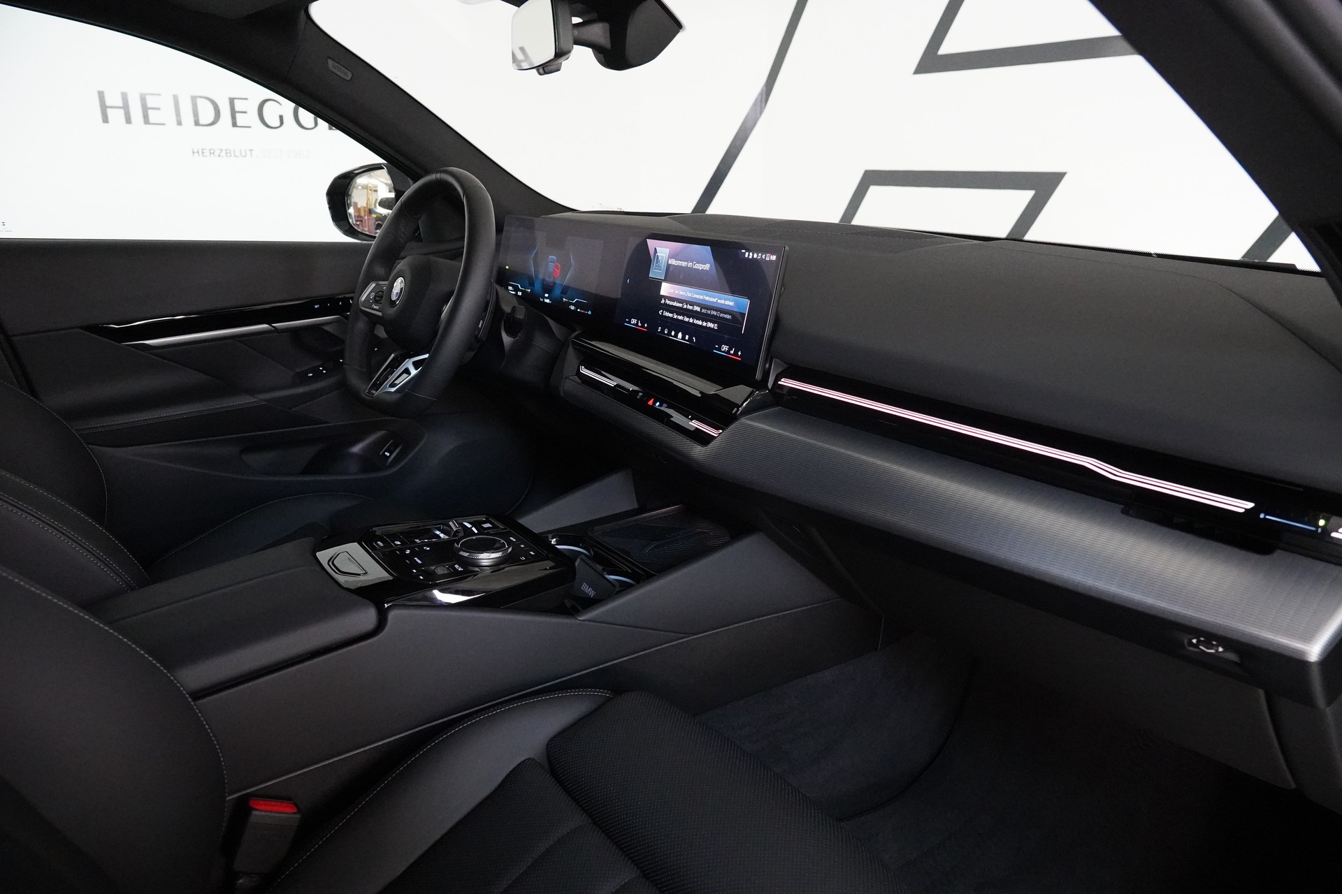 BMW 520d xDrive 48V Touring M Sport Steptronic-image-17