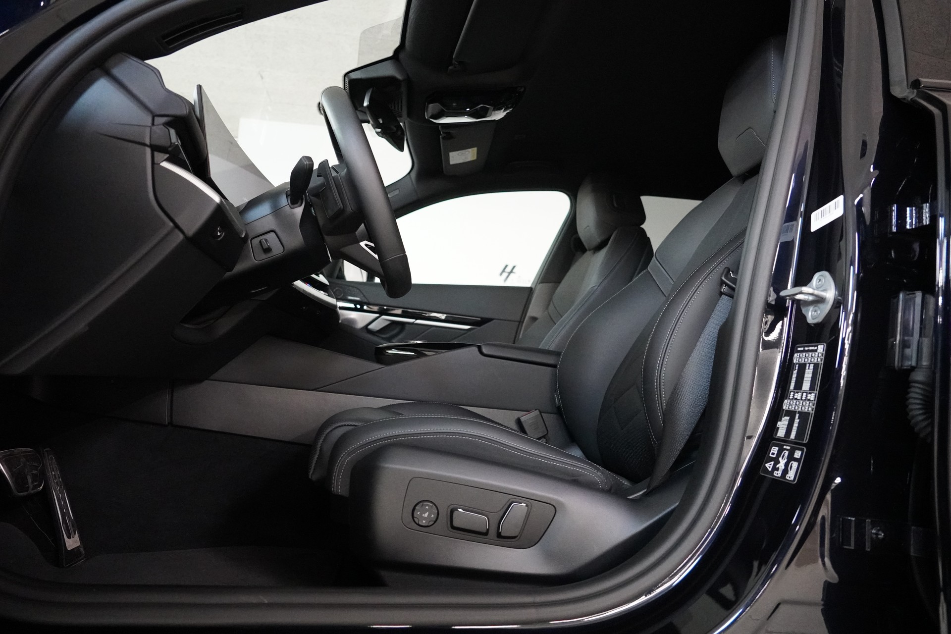 BMW 520d xDrive 48V Touring M Sport Steptronic-image-10