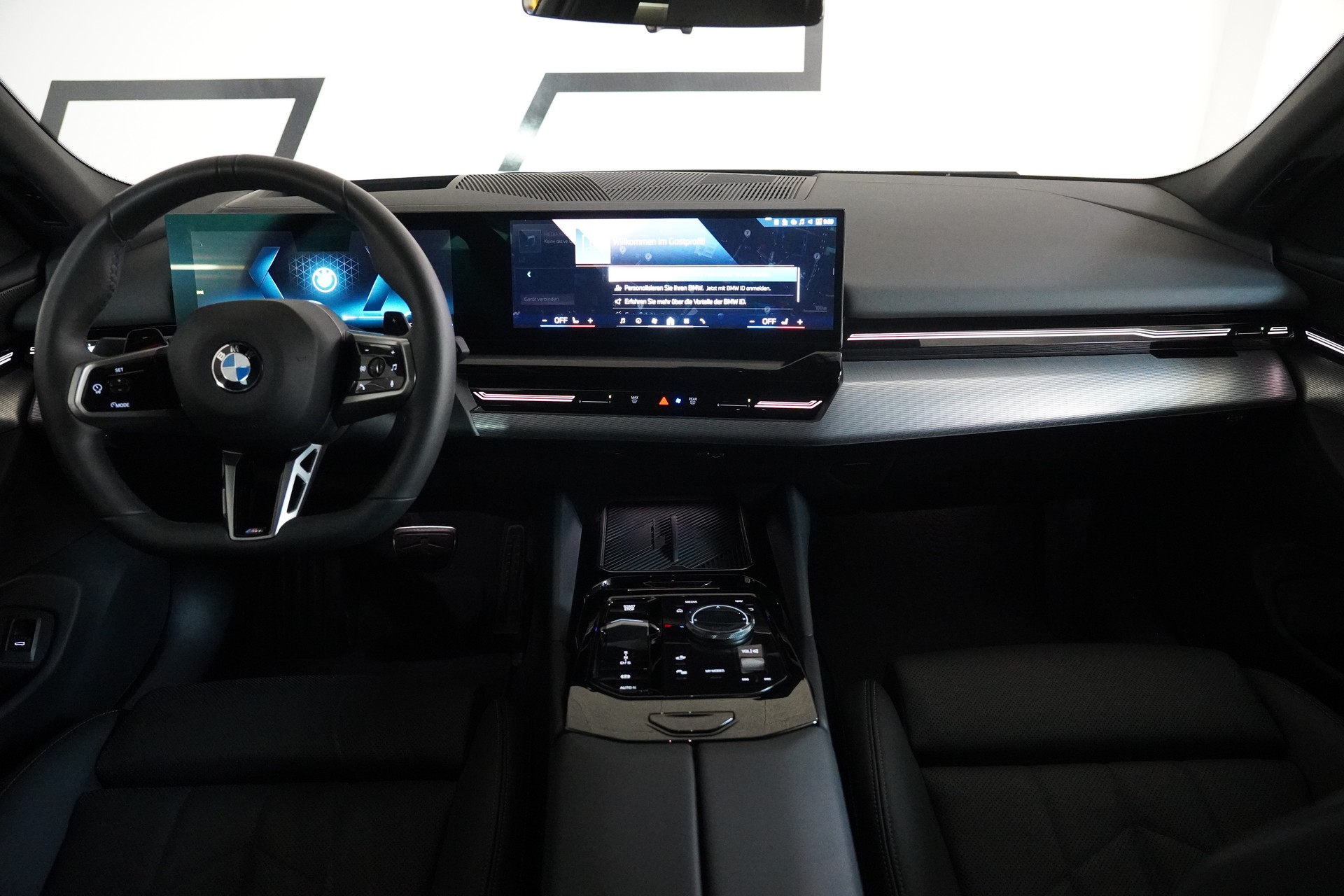 BMW 520d xDrive 48V Touring M Sport Steptronic-image-18